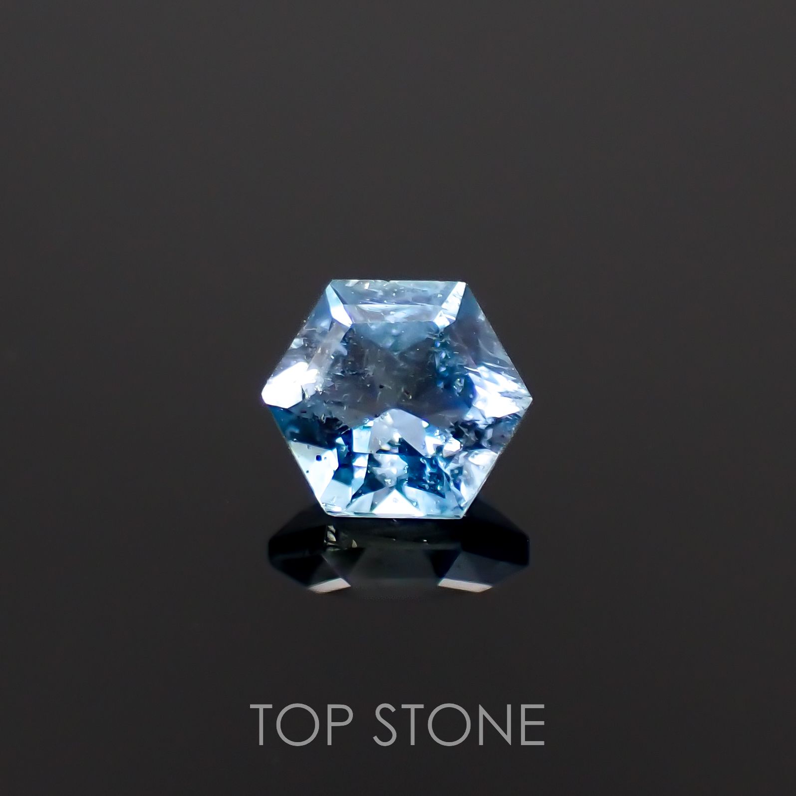 ◇ヘキサゴンカット◇サンタマリアアクアマリン ブラジル産 0.56ct[230119921]5.1x5mm前後