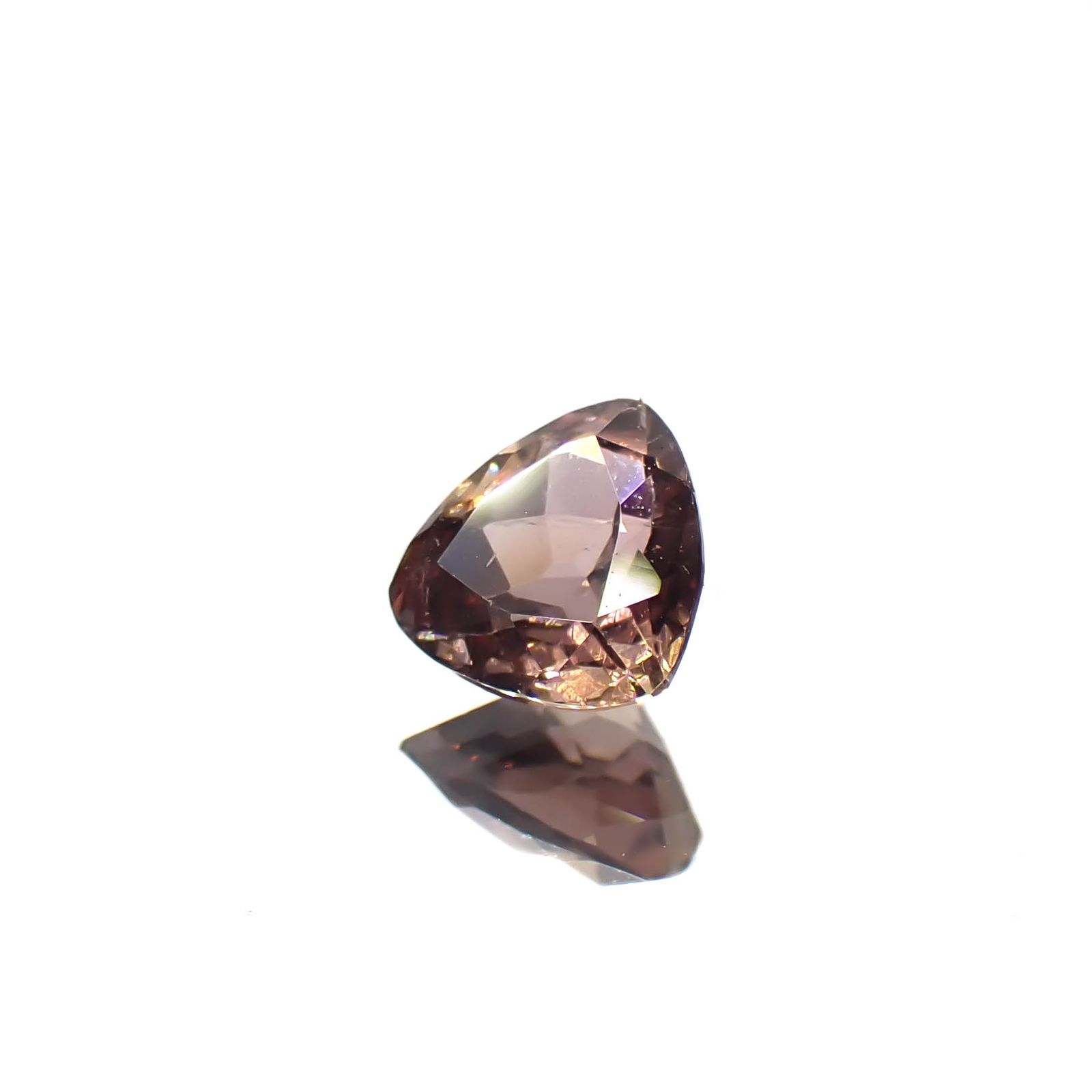 アキシナイト パキスタン産 0.31ct[240628353]4.5x4.4mm前後