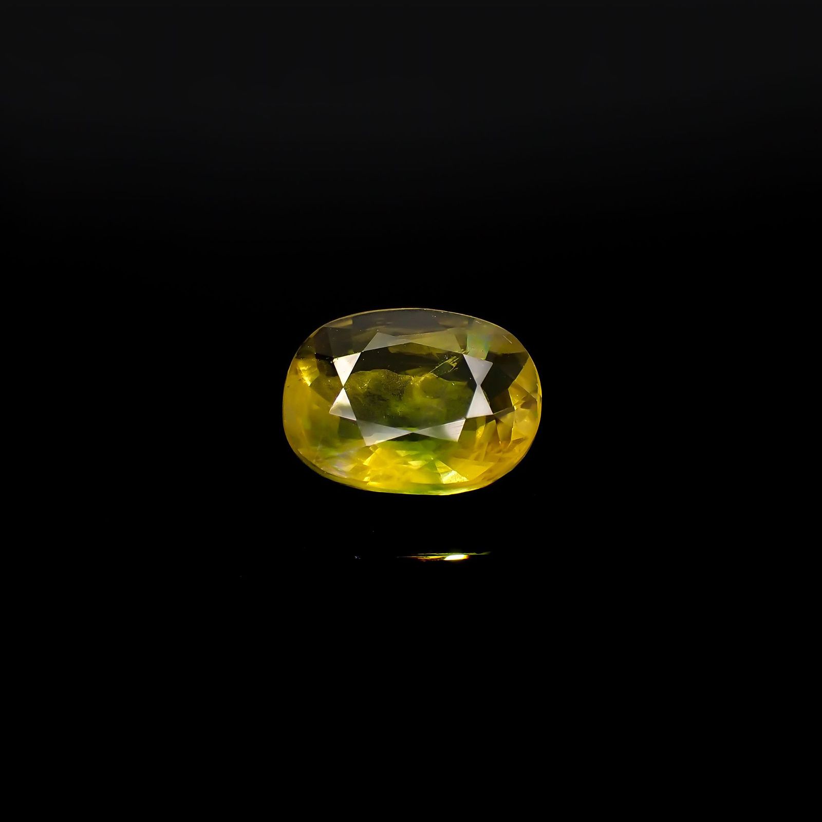 パーティカラーサファイア(宝石名パーティカラード・サファイア)タイ産 4.64ct 識別済[220717133]11.2x9mm前後