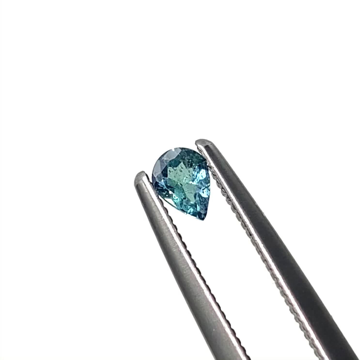 ブルーグリーンコーネルピン(宝石名ブルーグリーン・コーネルピン)タンザニア産 0.14ct 識別済[240527675]3.9x2.9mm前後 |  TOP STONE(トップストーン)