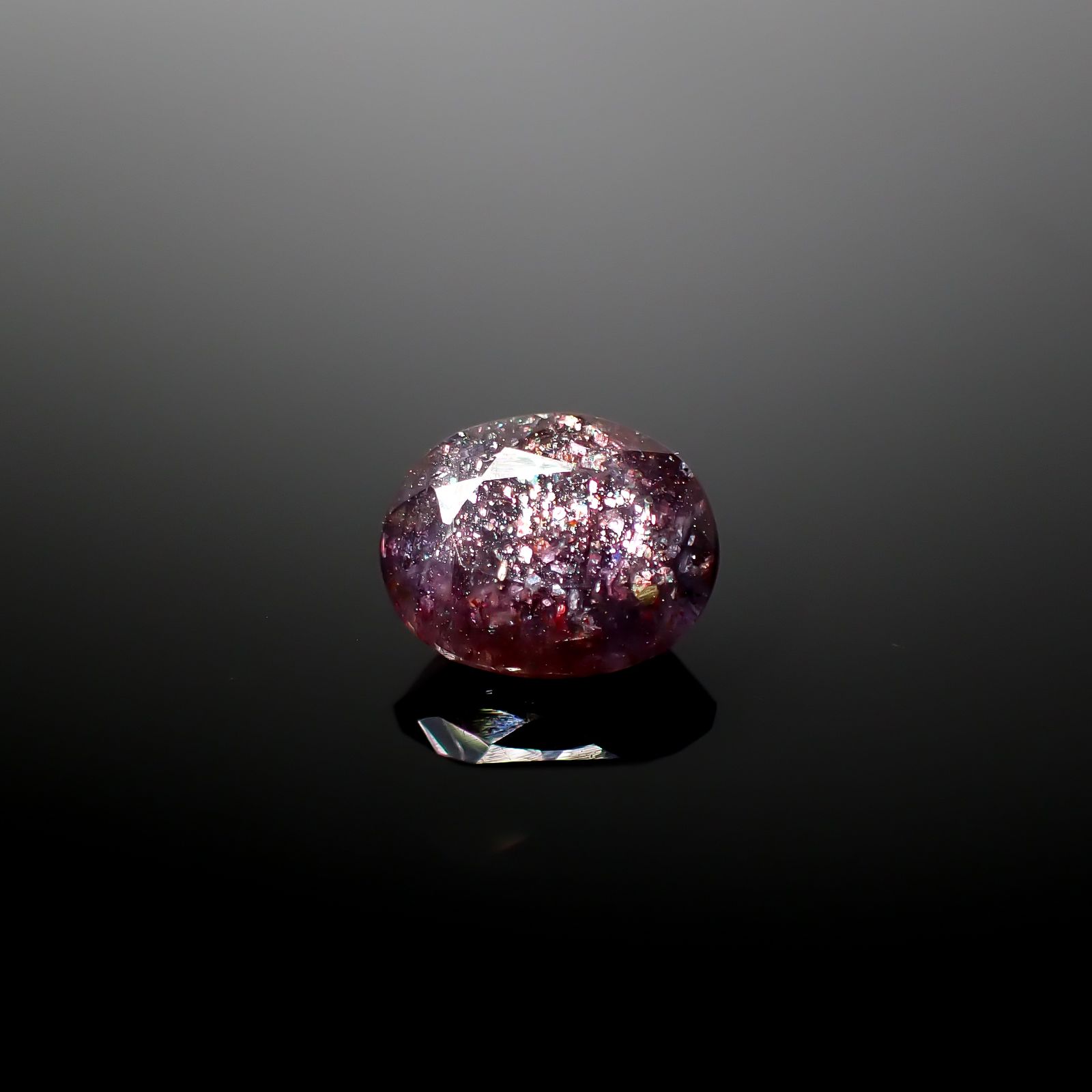 ブラッドショットアイオライト インド産 1.68ct [241129464]8.9x7.2mm前後