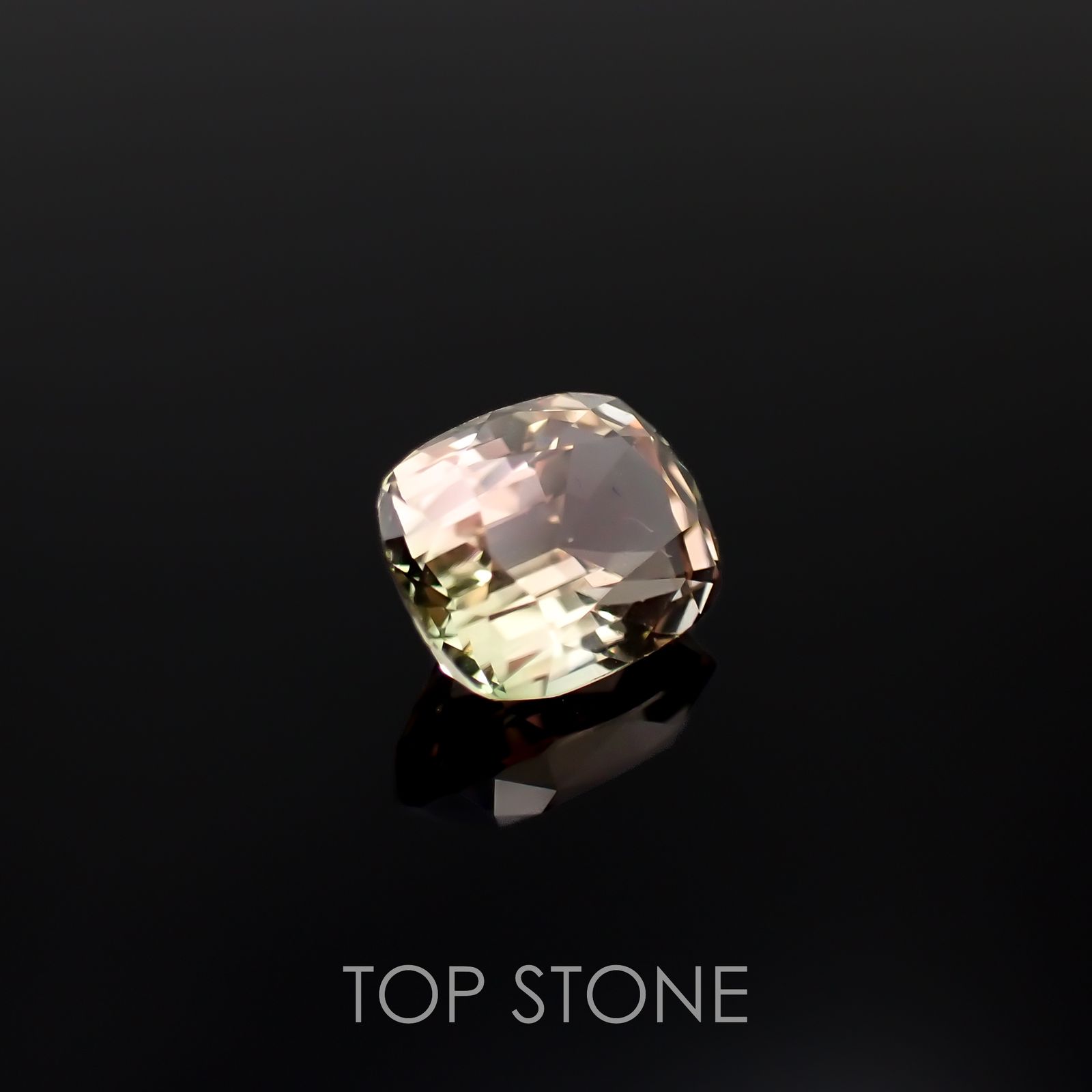 バイカラートルマリン(宝石名トルマリン)ルワンダ産 1.74ct 識別済[221119007]7.8x6.4mm前後