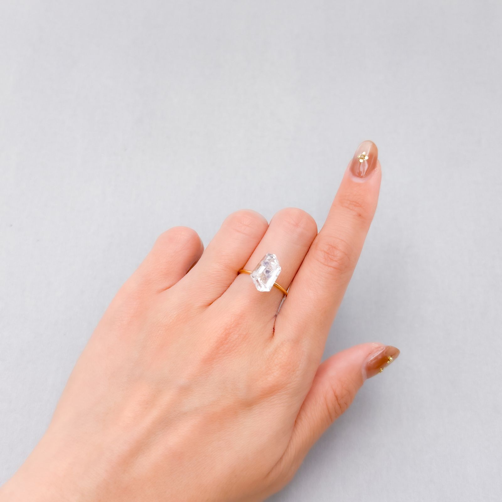 ◇フリーフォーム◇フローライトインクォーツ マダガスカル産 4.70ct [250329957]12.8x7.7mm前後