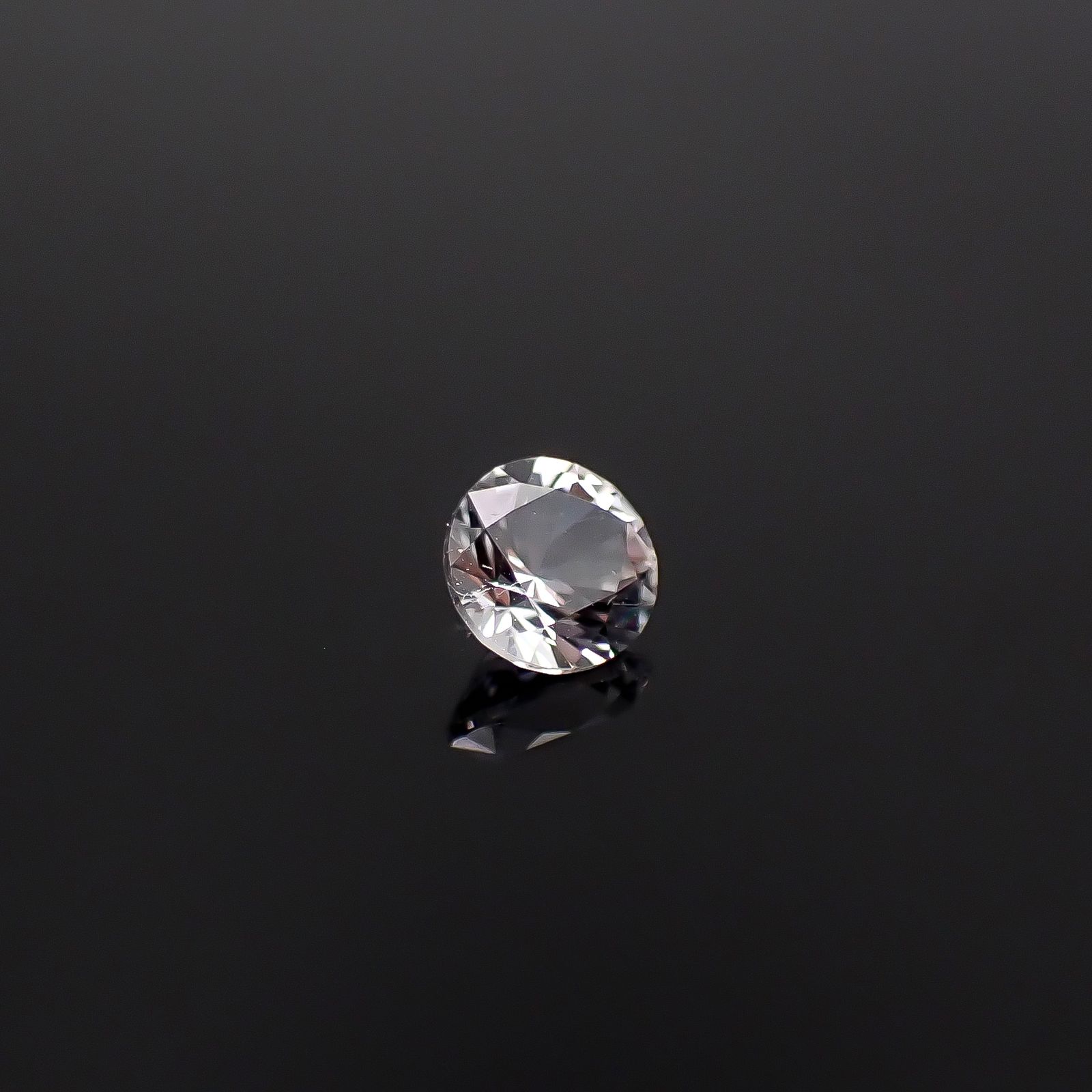 フェナカイト ロシア産 0.32ct / 4.4x4.4mm前後 [260231708]