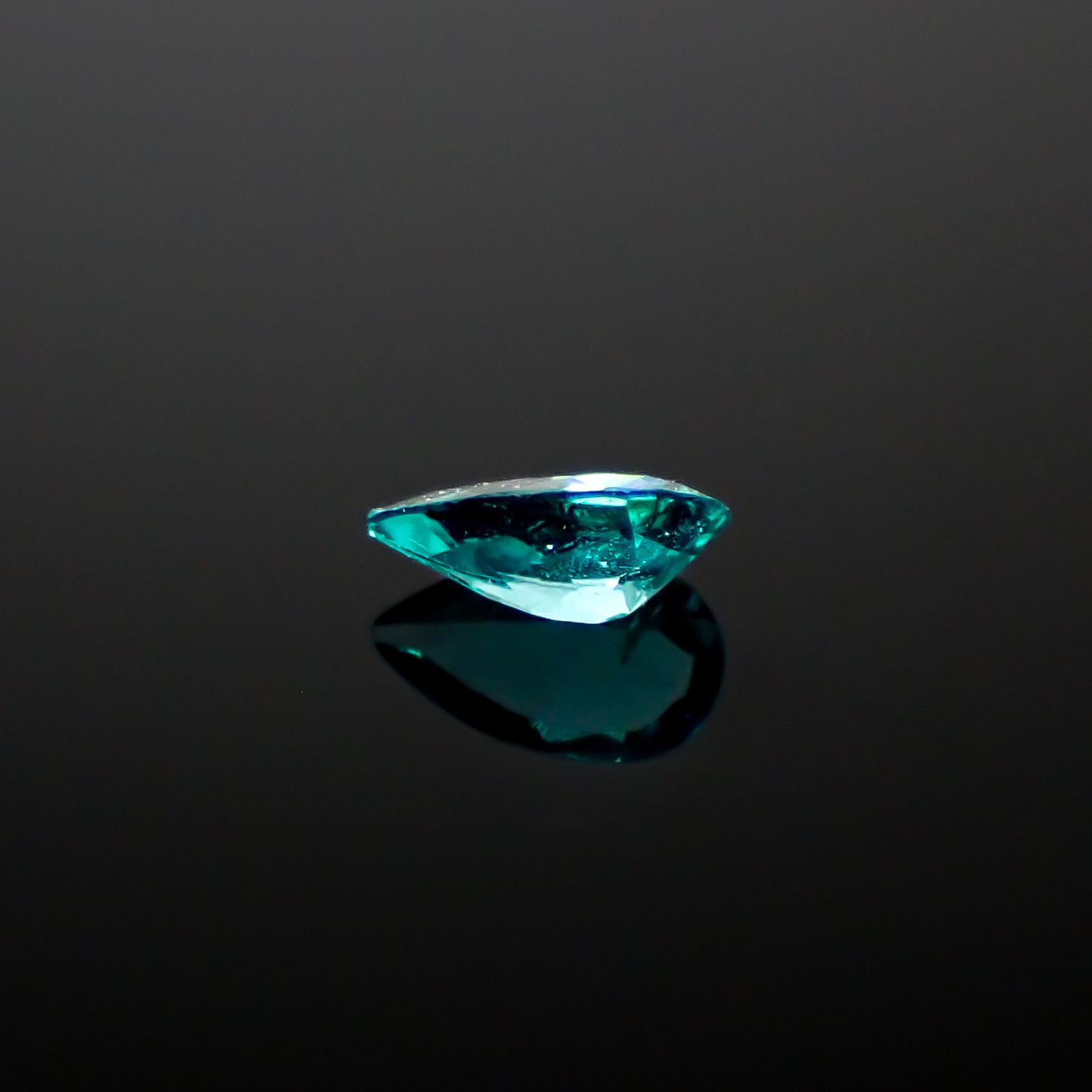 イロドリストーン　パライバトルマリンインクォーツ　ブラジル　ムルング鉱山 パライバトルマリン ブラジル・ムルング鉱山産 0.084ct