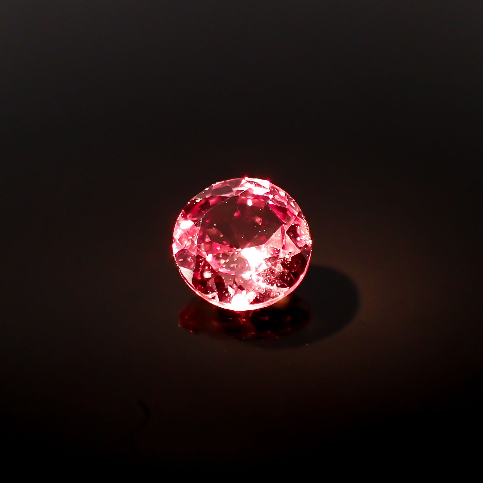 カラーシフトマラヤガーネット タンザニア産 0.89ct[231124342]5.9x5.9mm前後