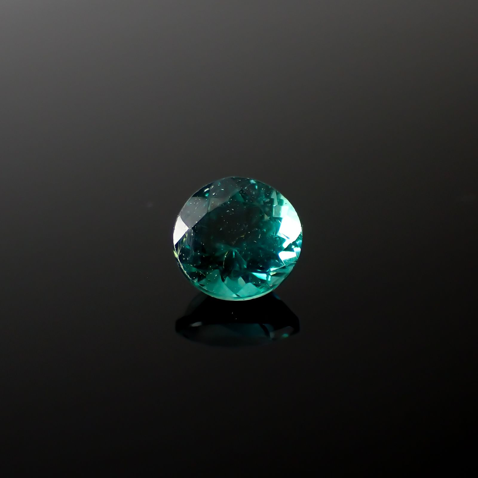 ノーブルモロキサイト マダガスカル産 0.87ct[240326540]5.7x5.7mm前後