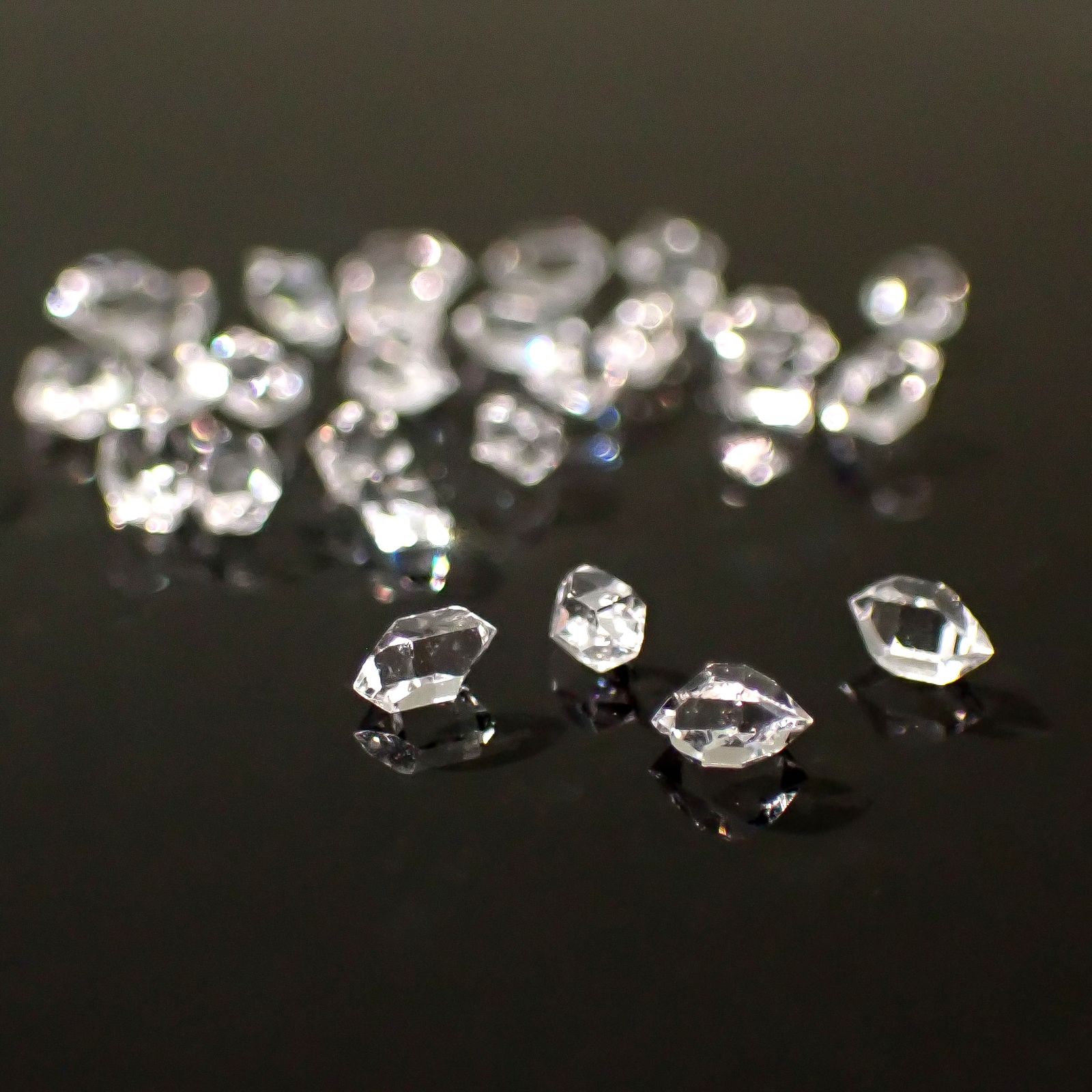 ◇メレセット◇ハーキマーダイヤモンド 原石 アメリカ・ニューヨーク州産 1.75ct / 2.8-3.5x1.5-2.3mm前後 [260231701]