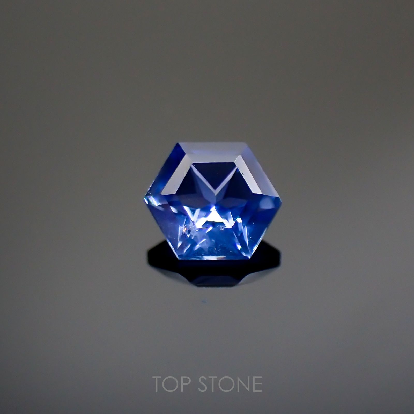 ◇ヘキサゴンカット◇サファイア(宝石名サファイア)マダガスカル産 0.25ct 識別済[220113883]3.5x3.4mm前後