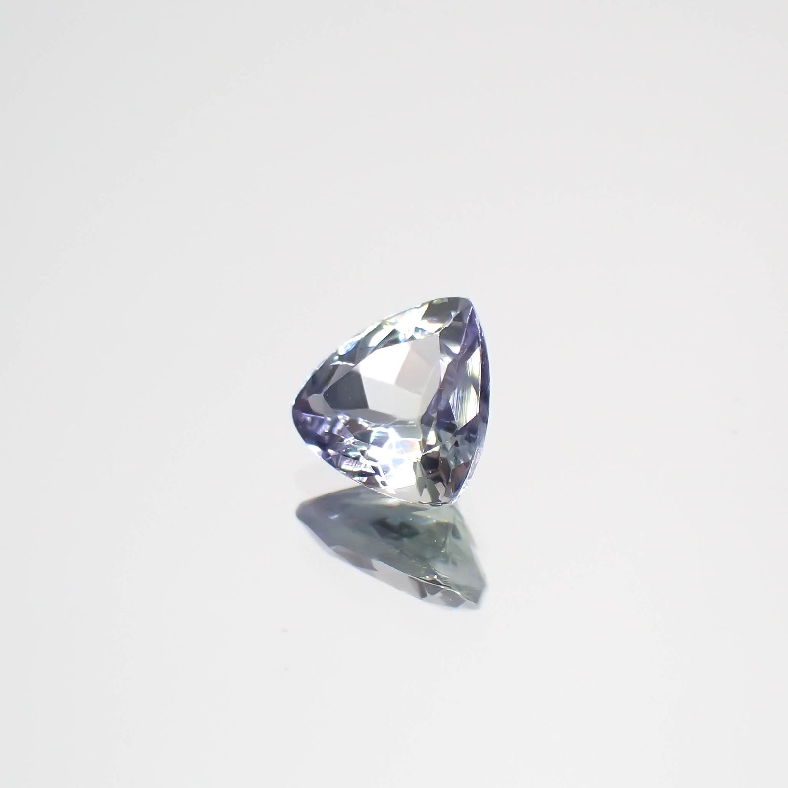 バイカラータンザナイト(宝石名ゾイサイト)タンザニア産 0.43ct 識別済[230421802]4.9x5.1mm前後