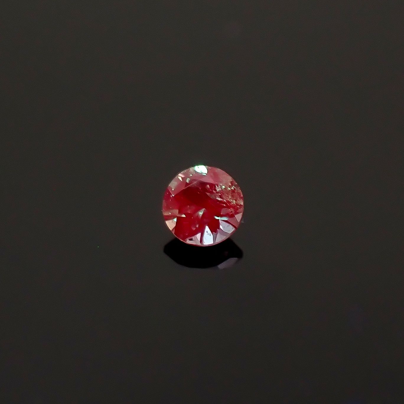 アレキサンドライト ロシア産 0.025ct / 1.7x1.7mm前後 [260532153]