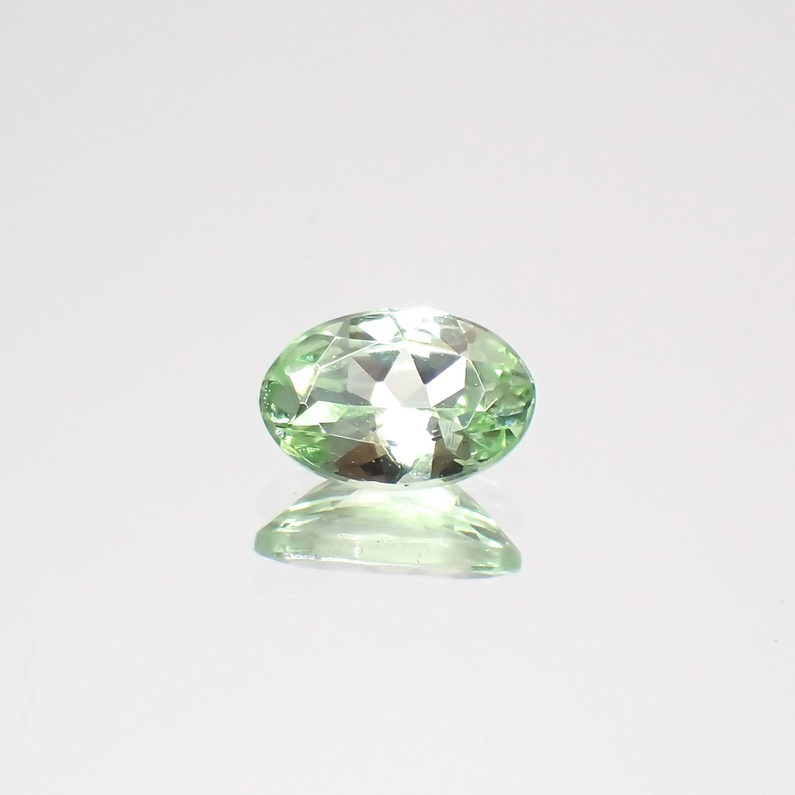 ミントガーネット タンザニア産 0.41ct[231023724]5.7x3.8mm前後