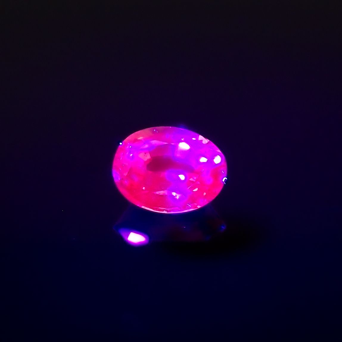 ネオンピンクサファイア スリランカ産 0.18ct[230421524]3.5x2.7mm前後