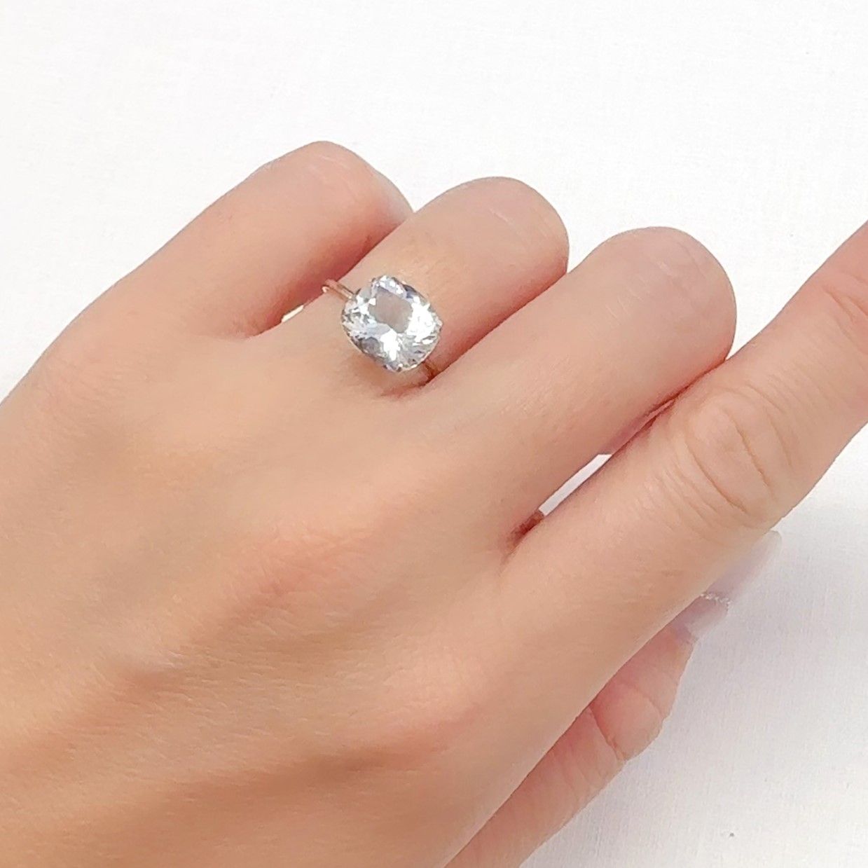 オーソクレース(宝石名ホワイト・オーソクレース)パキスタン産 2.99ct 識別済[250627996]10x8.7mm前後