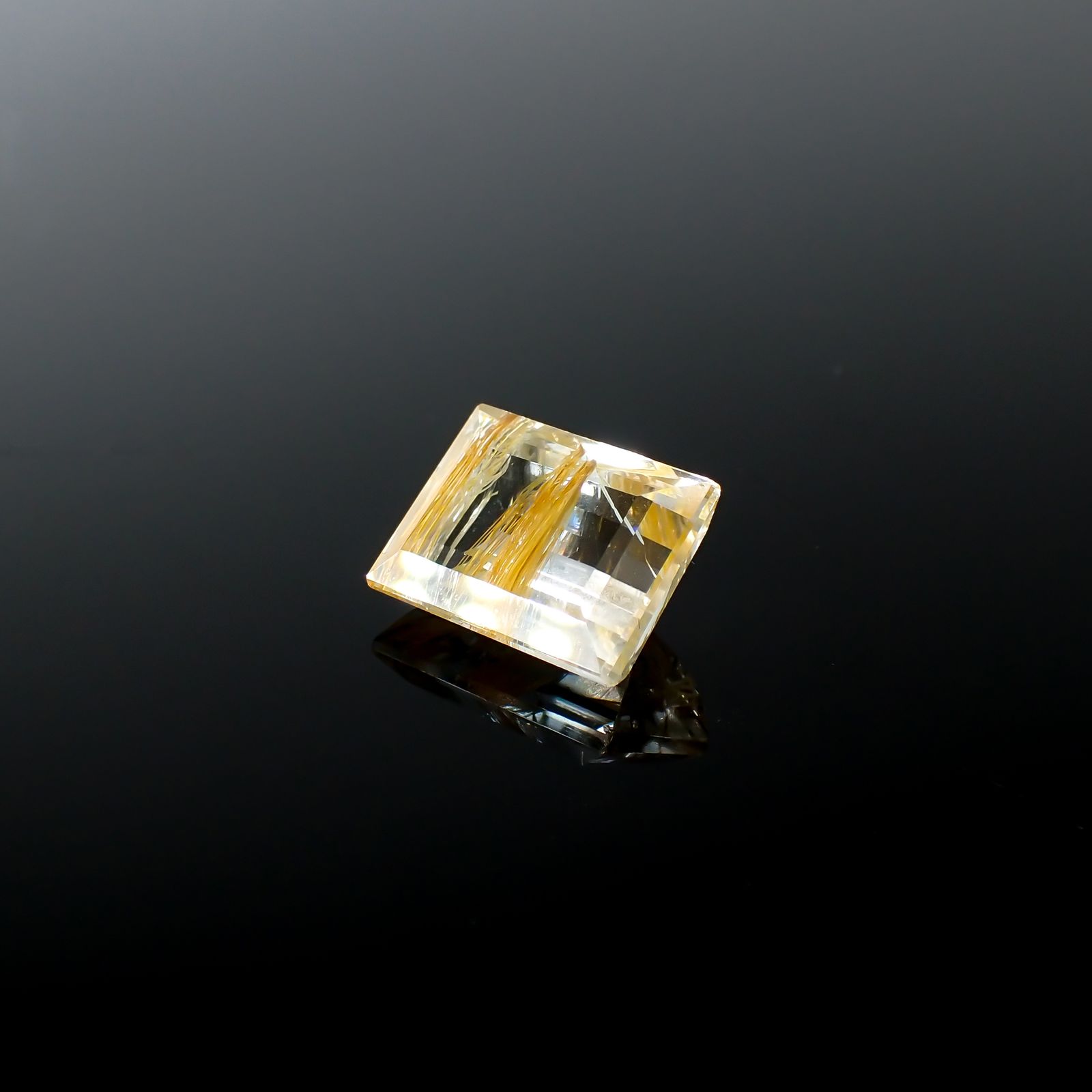 ニードルイントパーズ(チューブイントパーズ) ブラジル・ミナスジェライス州産 8.12ct[240225881]12.3x9.5mm前後