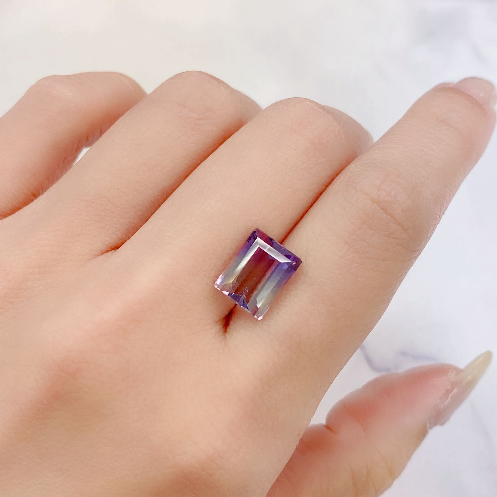 アワーグラスアメジスト(宝石名バイカラー・クォーツ)モロッコ産 3.75ct 識別済[231124280]10.3x8.2mm前後