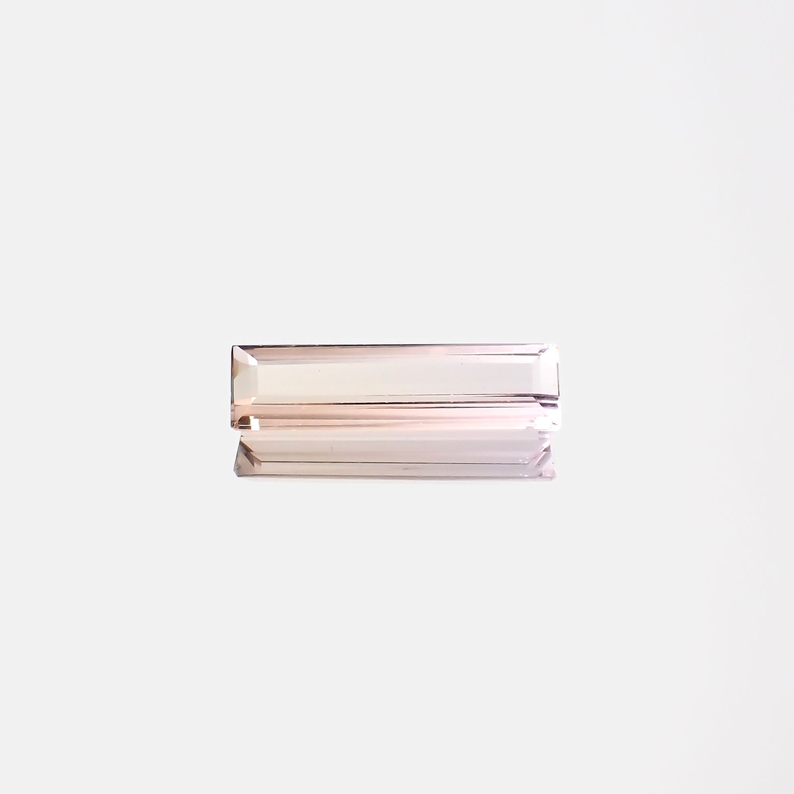バイカラートパーズ ブラジル産 1.18ct[231023704]12.8x3.6mm前後