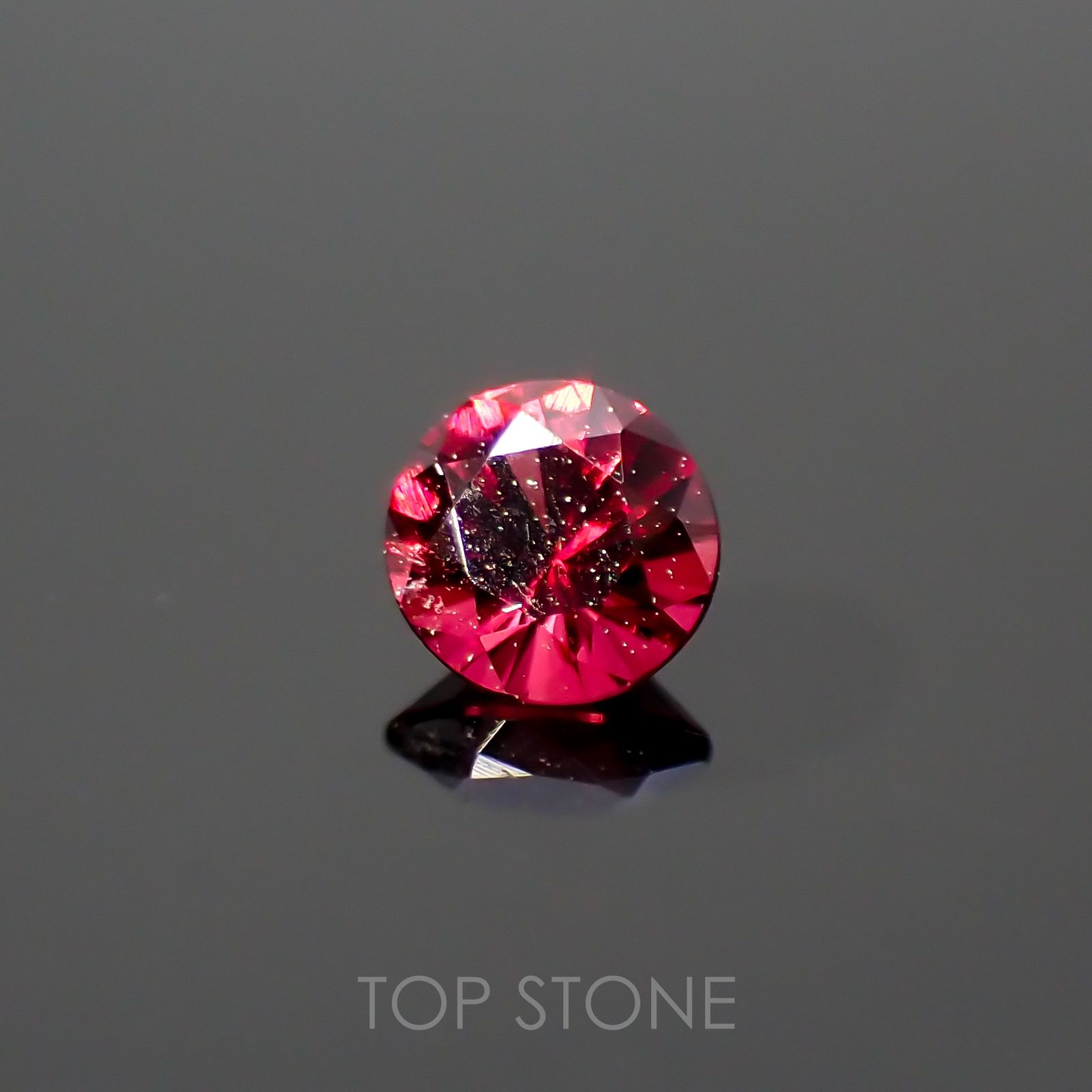 レッドスピネル(宝石名レッド・スピネル)タンザニア産 0.12ct 識別済[220114327]2.9x2.9mm前後