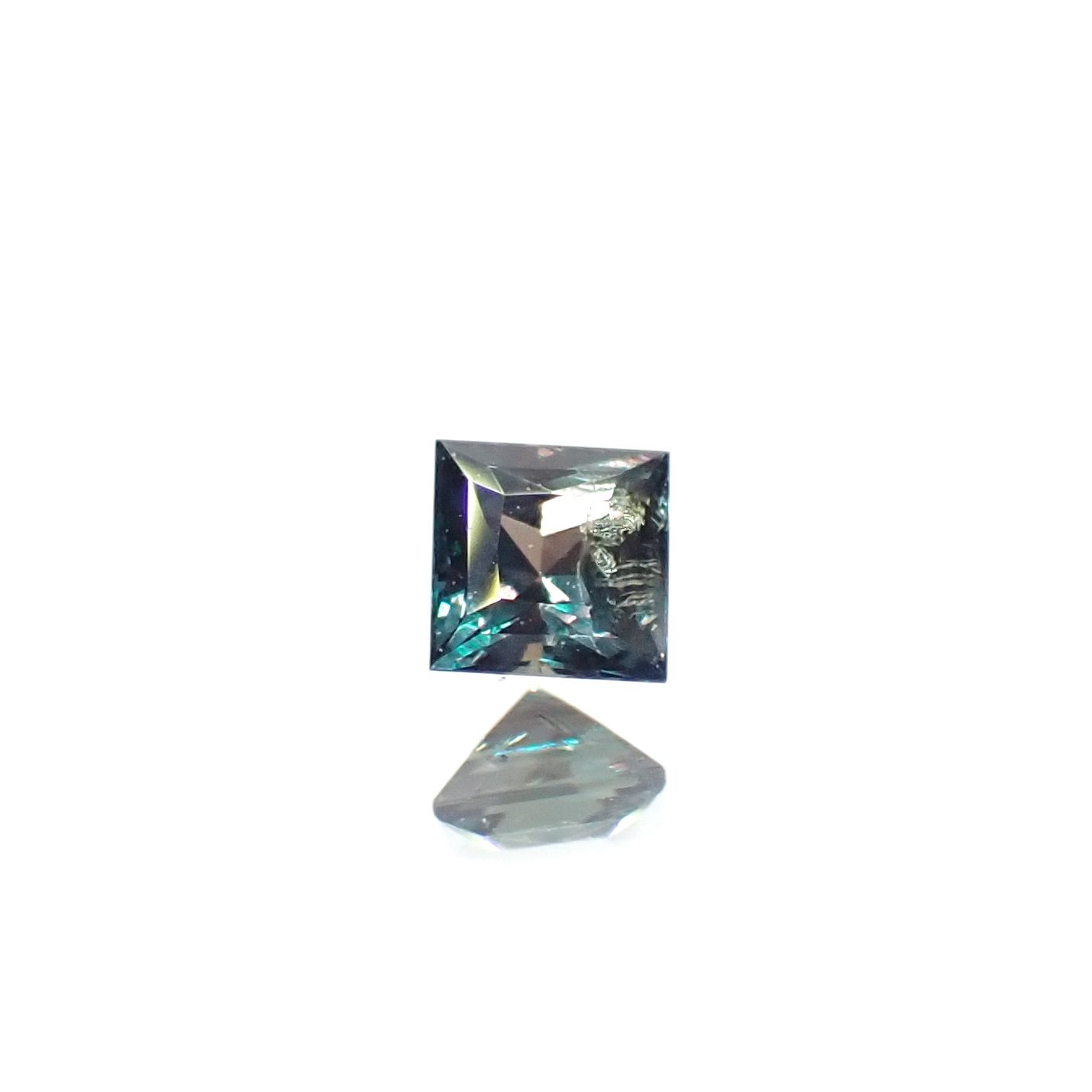 ◇プリンセスカット◇アレキサンドライト ブラジル産/EmeraldMains社製 0.085ct[240527594]2.4x2.4mm前後