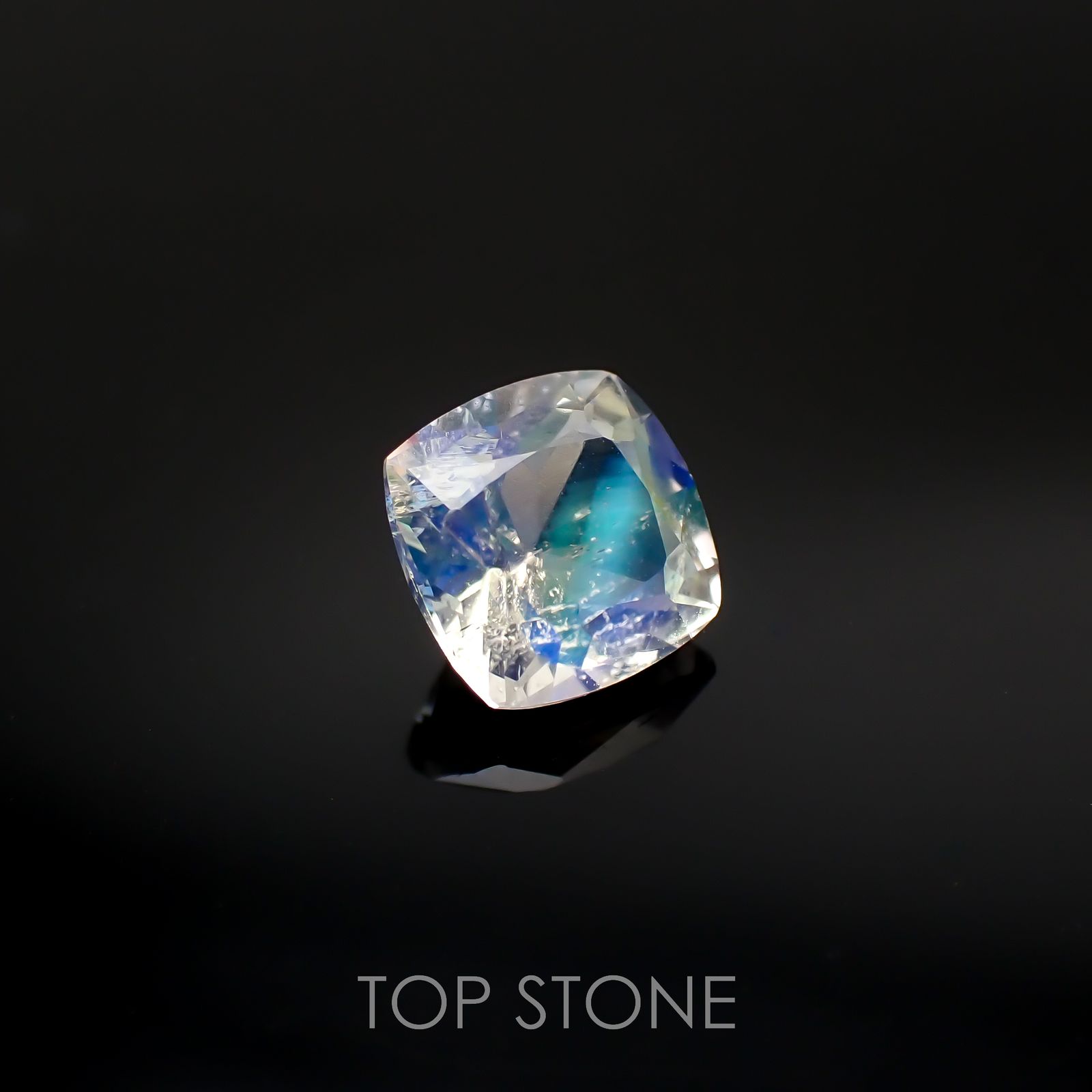レインボームーンストーン(宝石名ラブラドライト)タンザニア産 0.75ct 識別済[220817473]5.7x5.7mm前後
