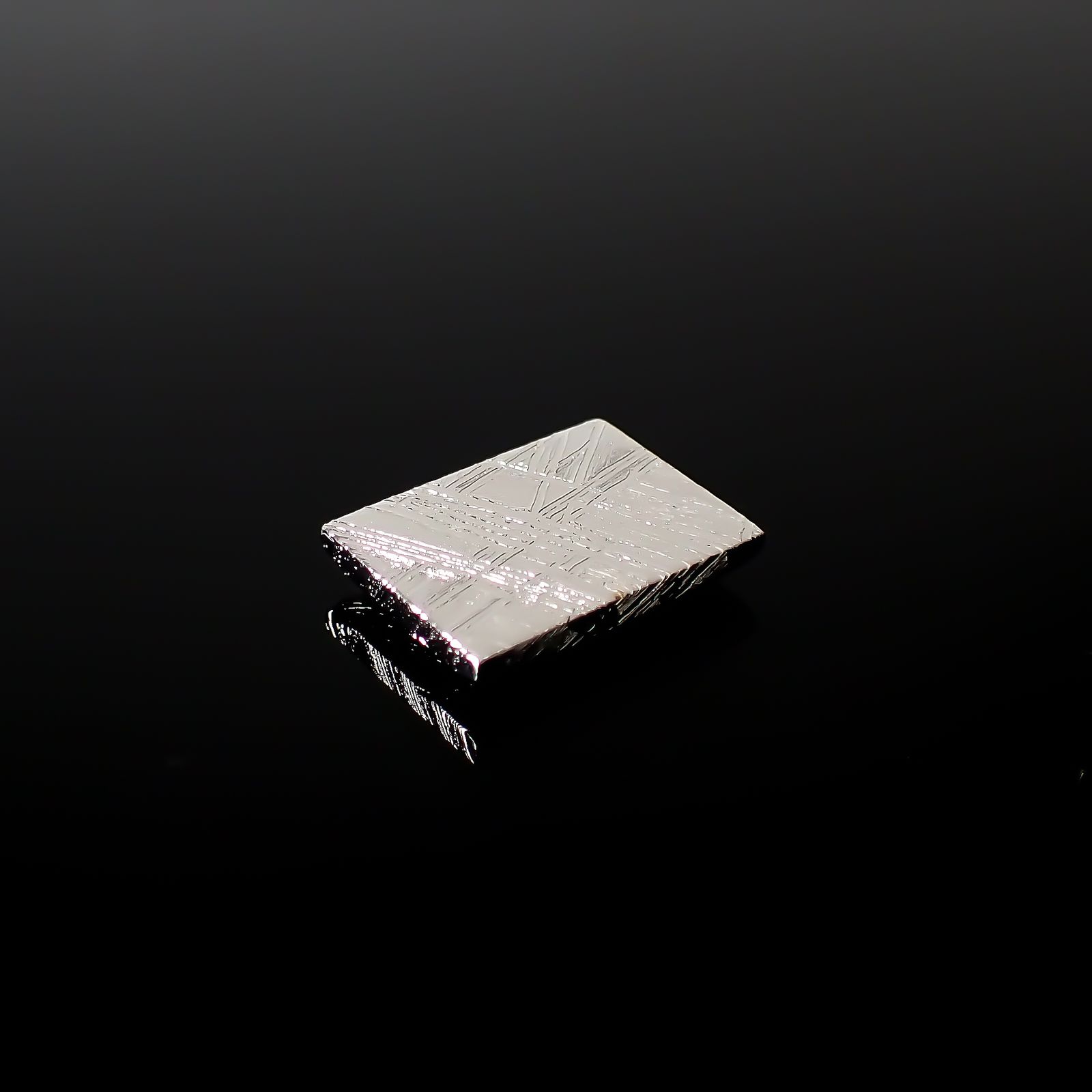 ムオニナルスタ隕石 発見地:スウェーデン 15.96ct[240125792]15.5x11.7mm前後
