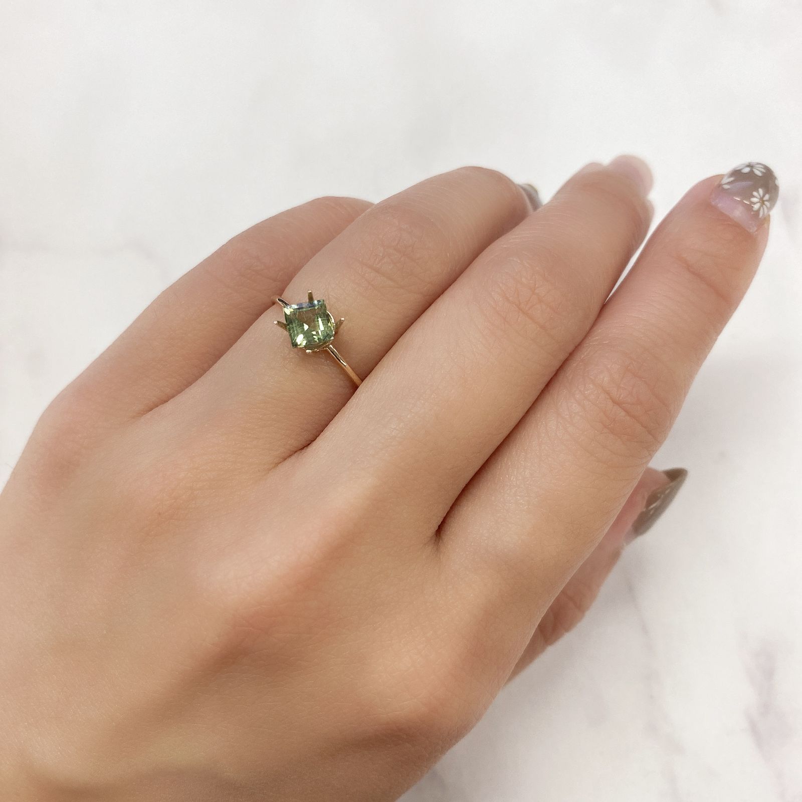 ルドウィジャイトインペリドット パキスタン産 ルース 0.86ct[210913497]5×5mm前後
