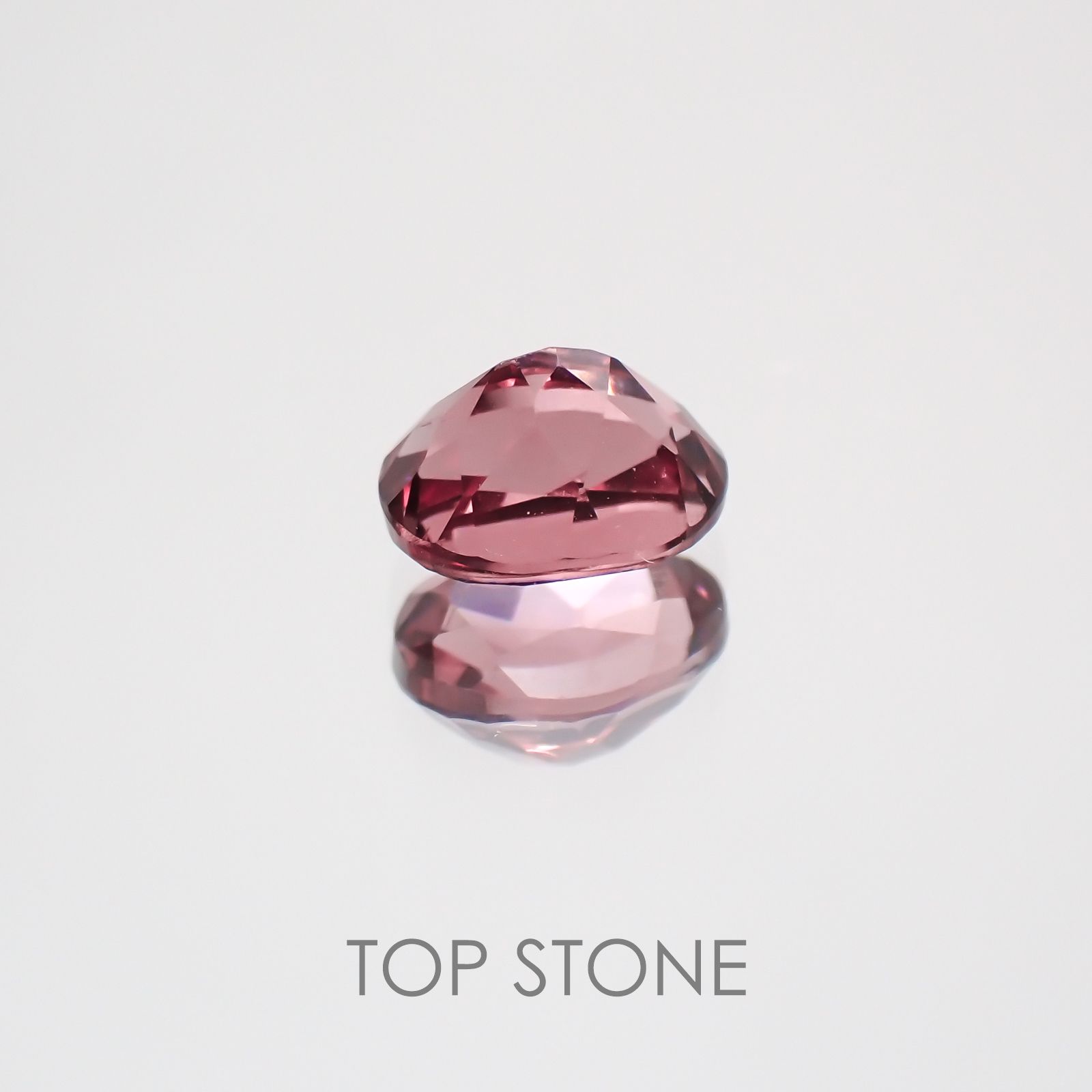 カラーチェンジマラヤガーネット タンザニア産 ルース 0.72ct[21059666]5.6×4.5mm前後