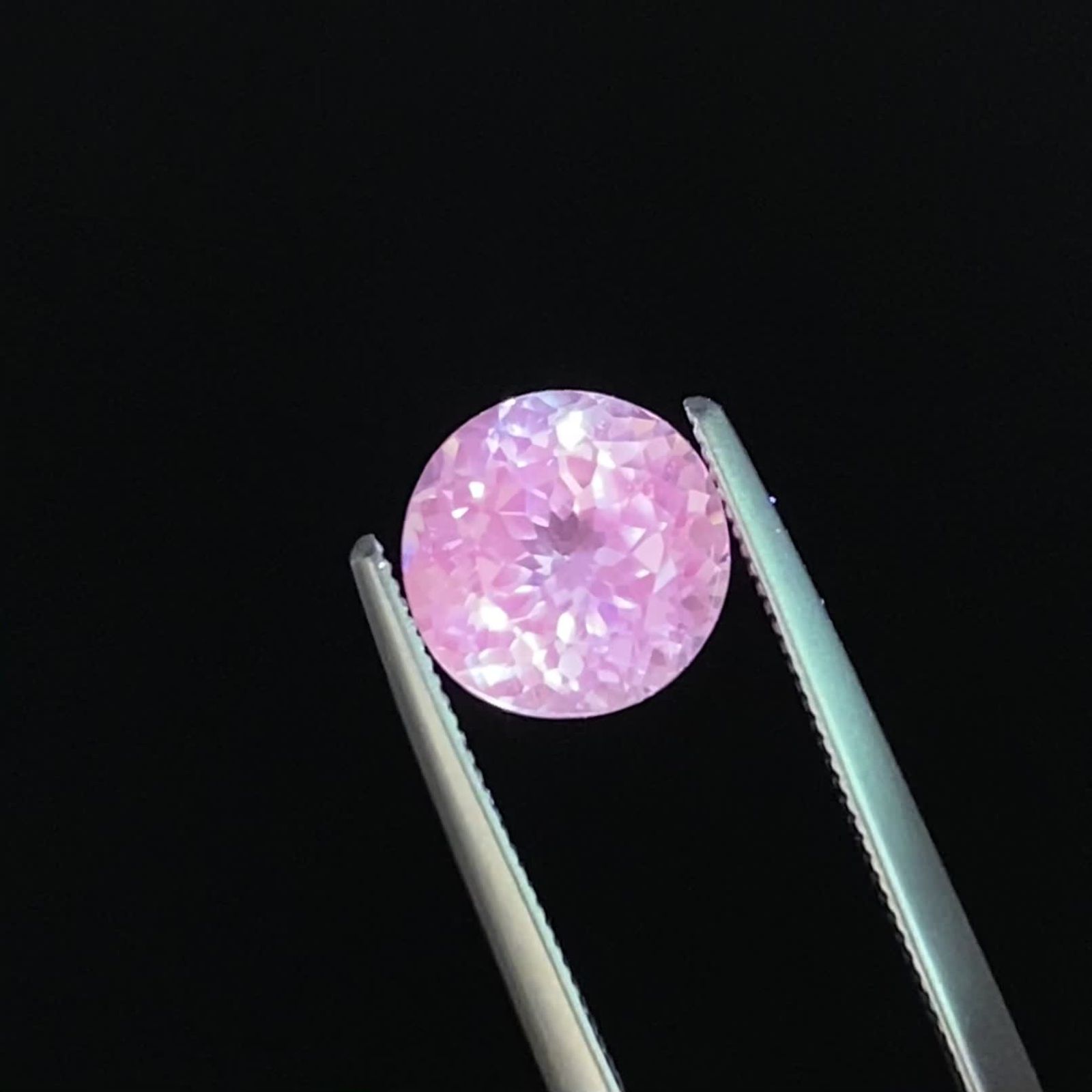 クンツァイト アフガニスタン産 2.32ct / 7.9x7.9mm前後 [240125356