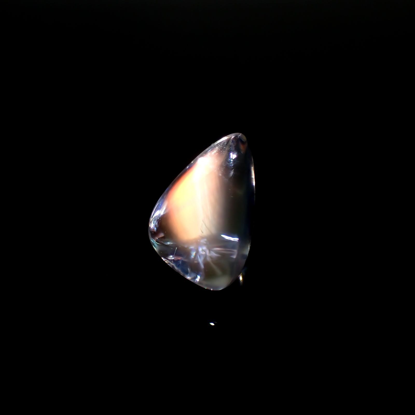 ◇バフトップカット◇レインボームーンストーン(宝石名ラブラドライト) マダガスカル産 ソ付(彩珠) 1.390ct / 8x6.1mm前後 [251211646]