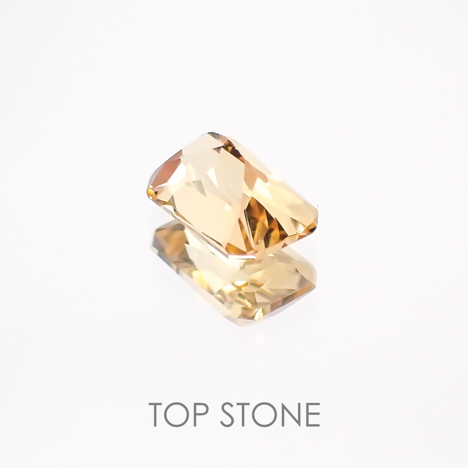 インペリアルトパーズ ブラジル産 ルース 0.6ct[20117852]6.1×3.8mm前後