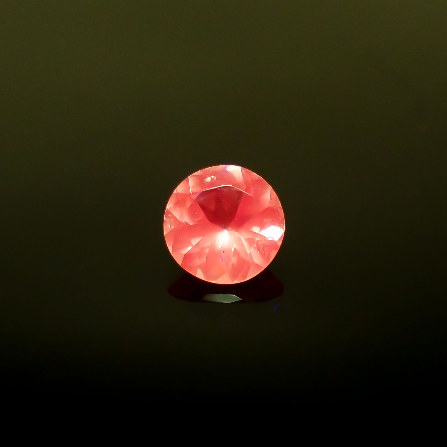 シルキーピンクスピネル タンザニア産 0.41ct[231224957]4.8x4.8mm前後
