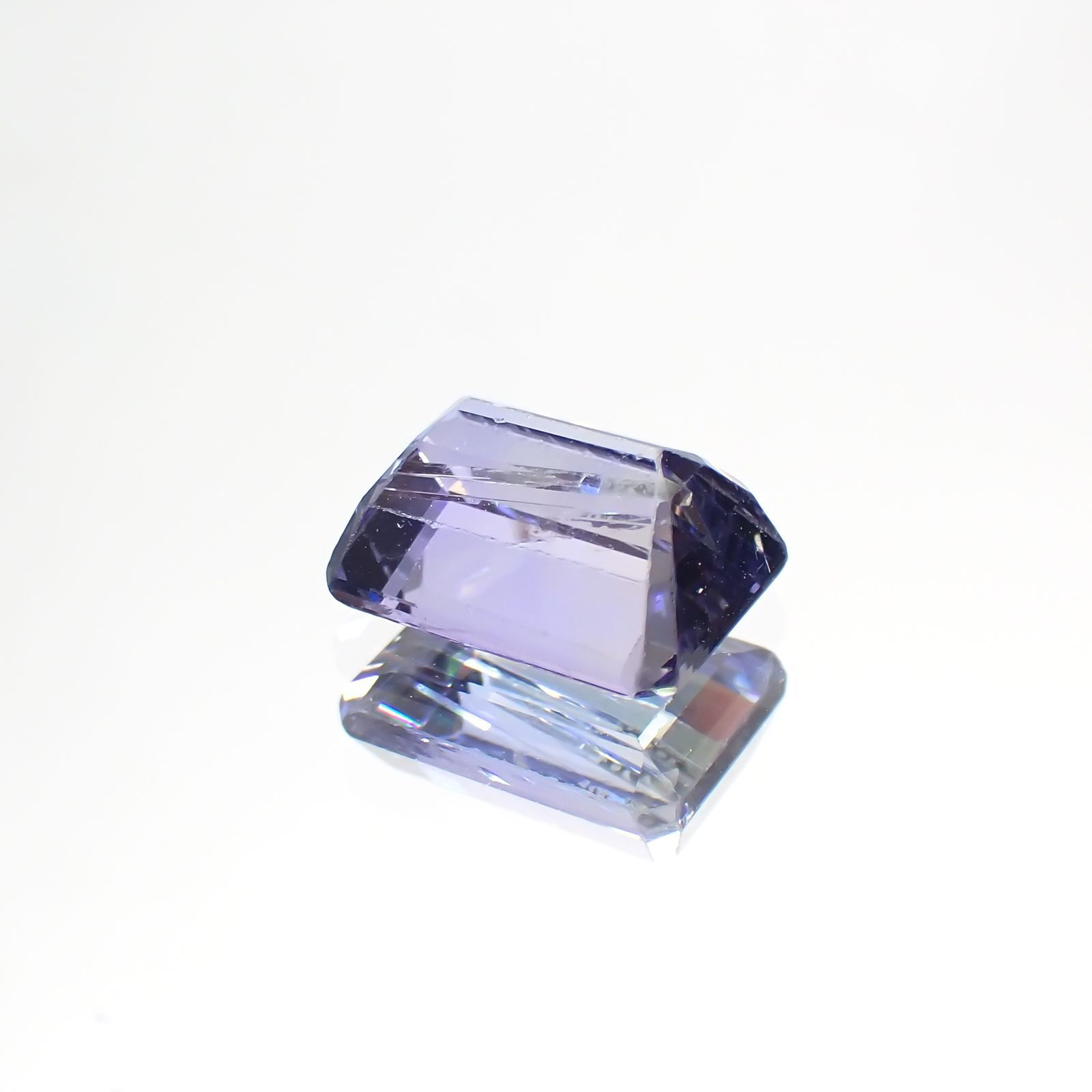 バイカラータンザナイト(宝石名タンザナイト) タンザニア産 2.447ct ソ付(彩珠)[210410778]8.5×6.3mm前後