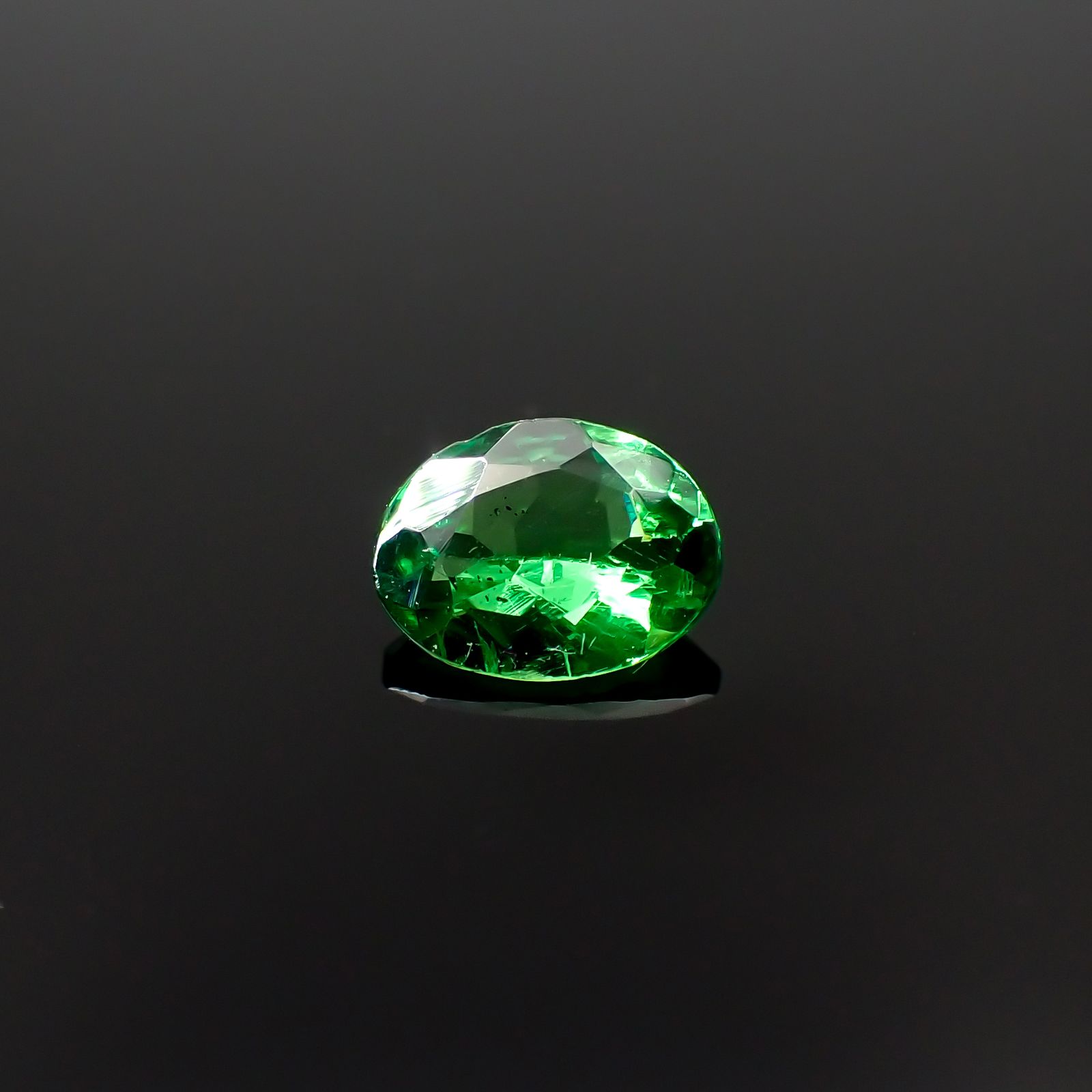 ツァボライト(宝石名グリーン グロッシュラー・ガーネット)タンザニア産 0.30ct 識別済[231224568]5x3.8mm前後