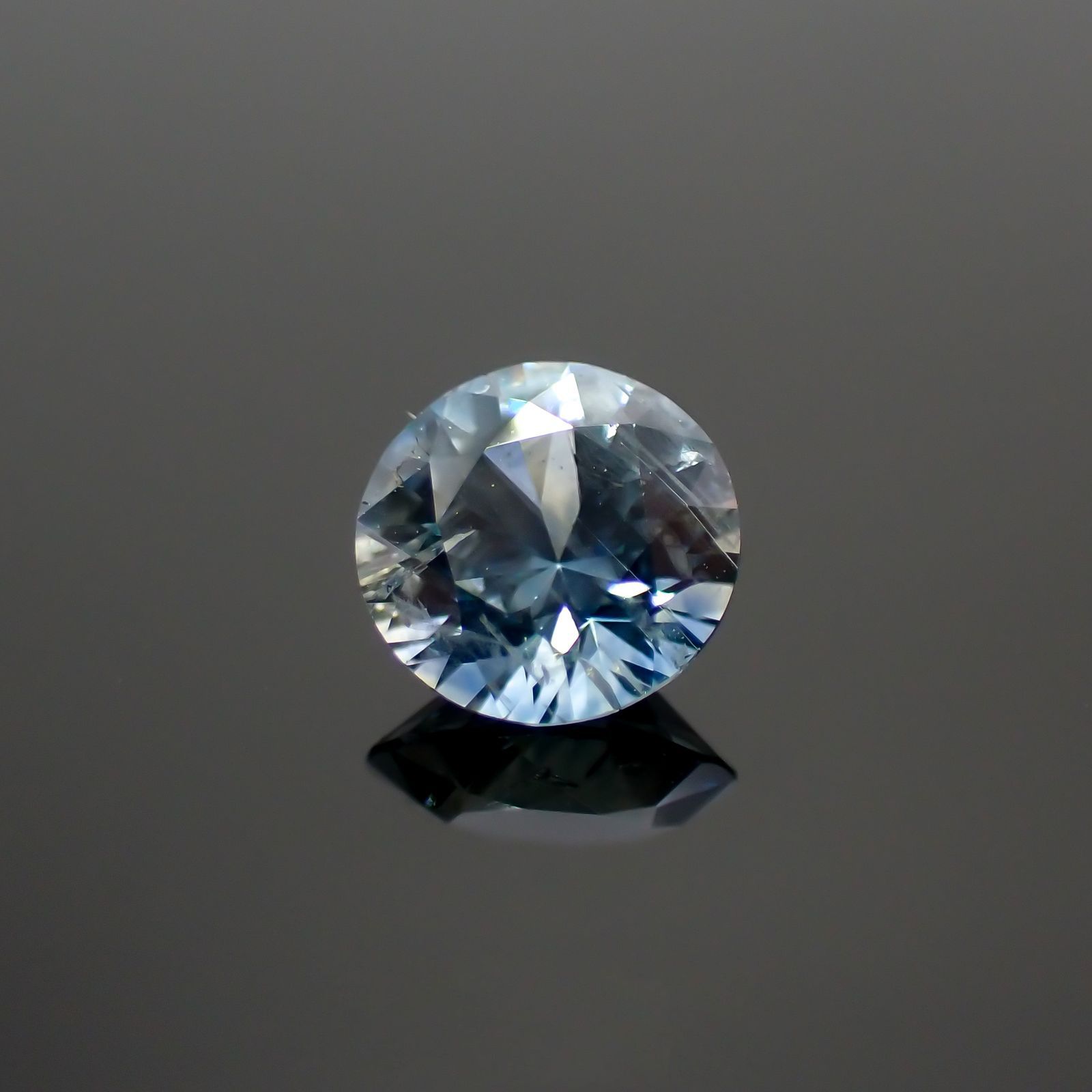 モンタナサファイア(宝石名サファイア)アメリカ・モンタナ州産 0.57ct 識別済[220114016]5.2x5.1mm前後