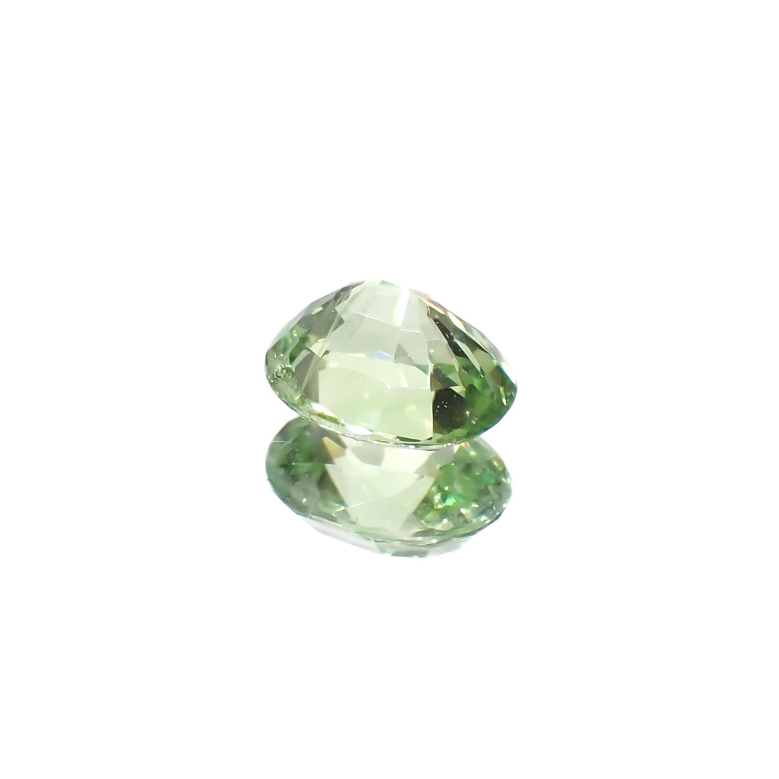 ミントガーネット(宝石名ガーネット)タンザニア産 識別済 0.92ct / 6.5x5.3mm前後 [251023062]