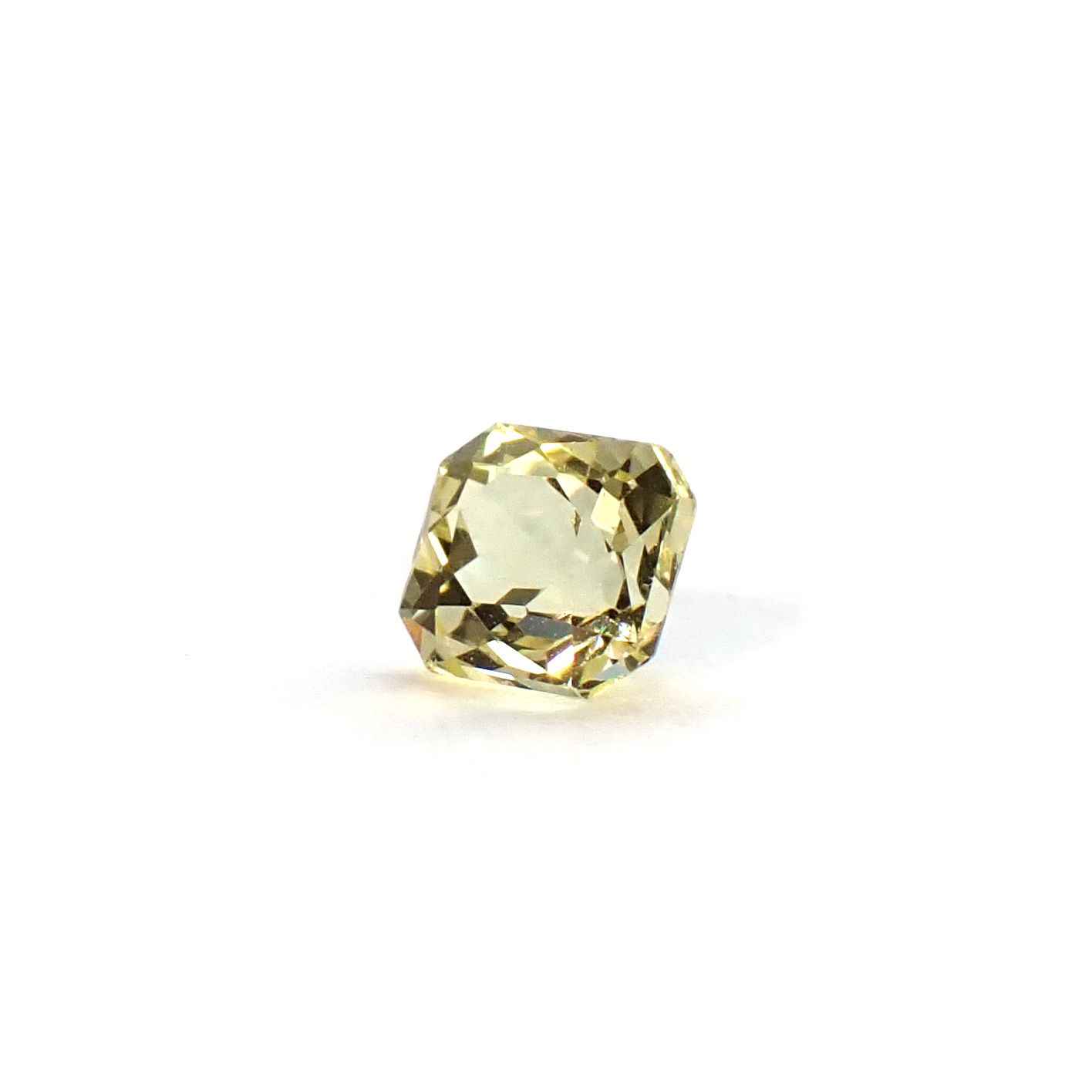 イエローアパタイト メキシコ産 0.63ct / 4.8x4.5mm前後 [260632469]