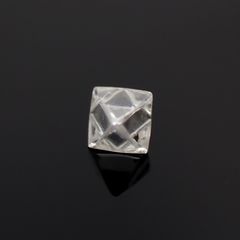 ソーヤブルダイヤモンド 原石(トライゴンあり・薄/Trigon) ロシア産 0.097ct[230923469]2.8x2.8mm前後