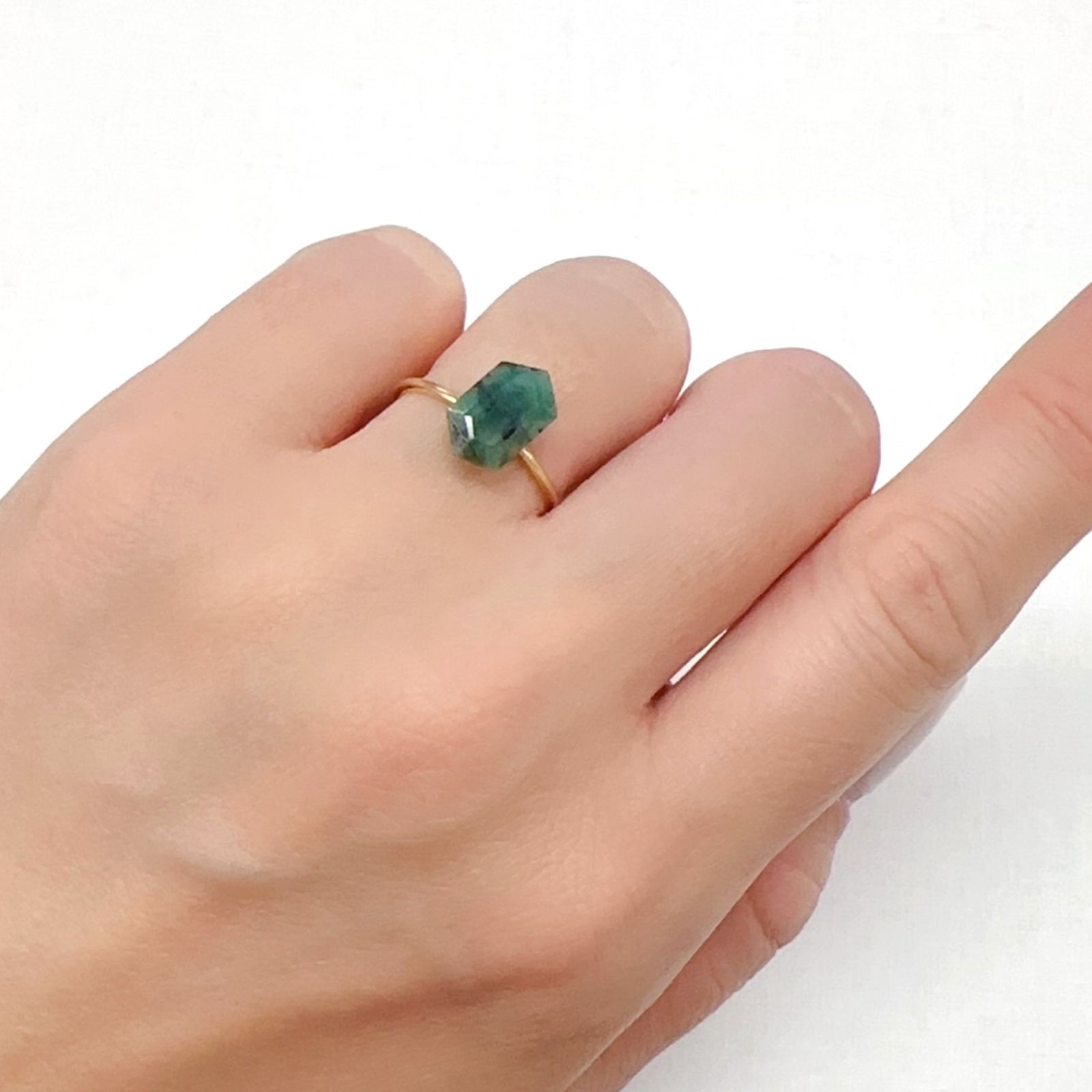 ◇カスタム・ヘキサゴンカット◇エメラルド ブラジル産 1.36ct[240326475]11.1x6.6mm前後