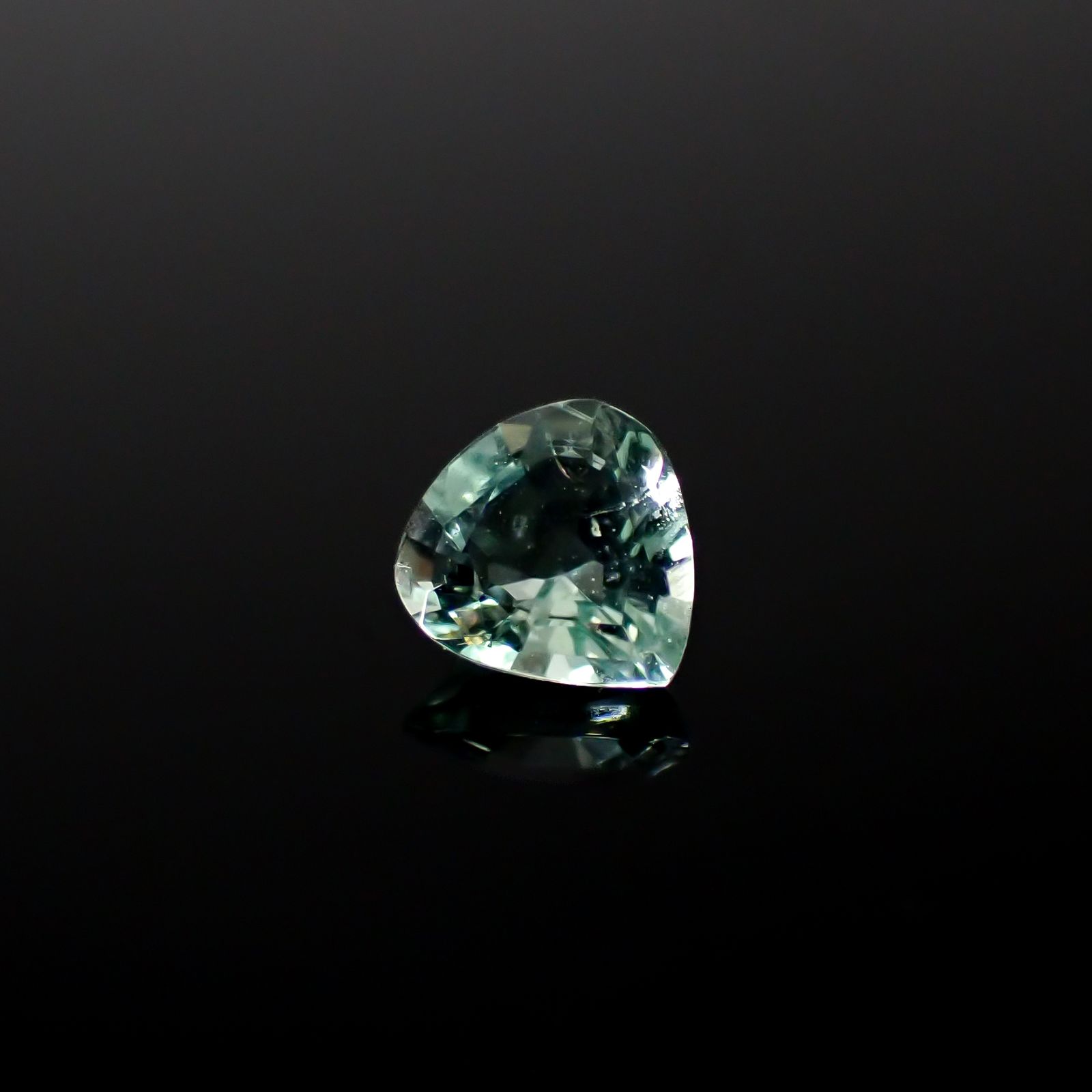ミントベリル ブラジル産 0.33ct[240728594]5x4.7mm前後