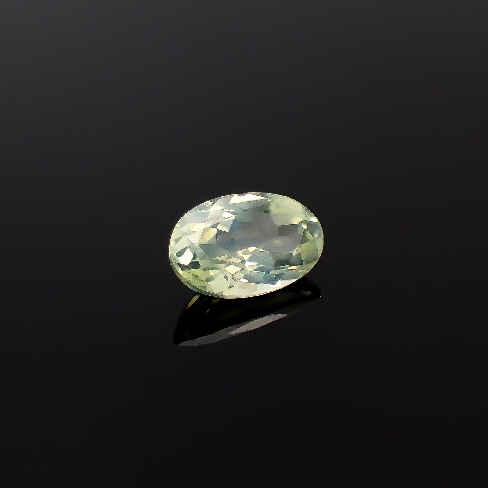 クリソベリルキャッツアイ スリランカ産 0.48ct [250329925]6.1x3.9mm前後