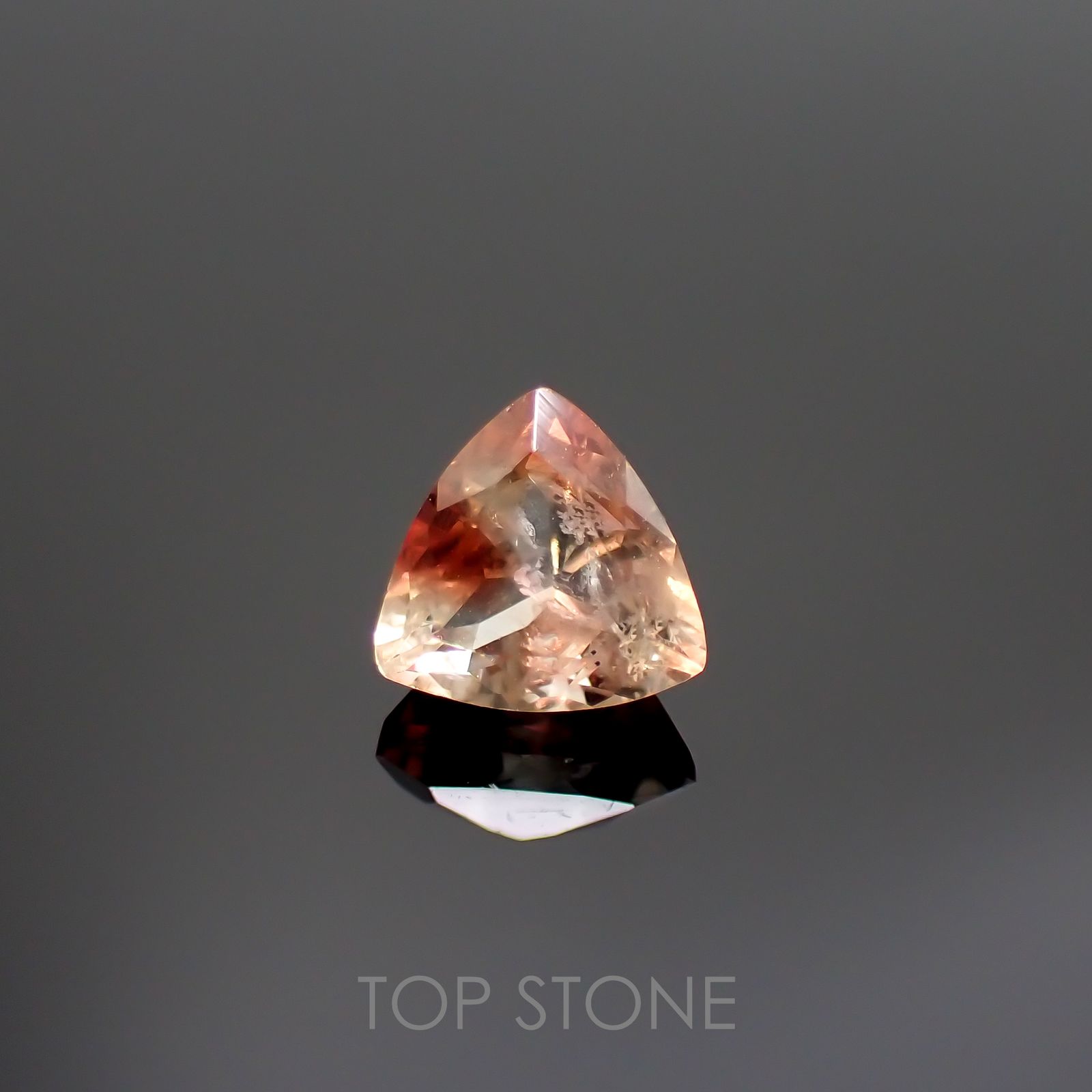 バイカラーアンデシン(宝石名アンデシン)チベット産 0.77ct 識別済[220115270]6.1x6.2mm前後