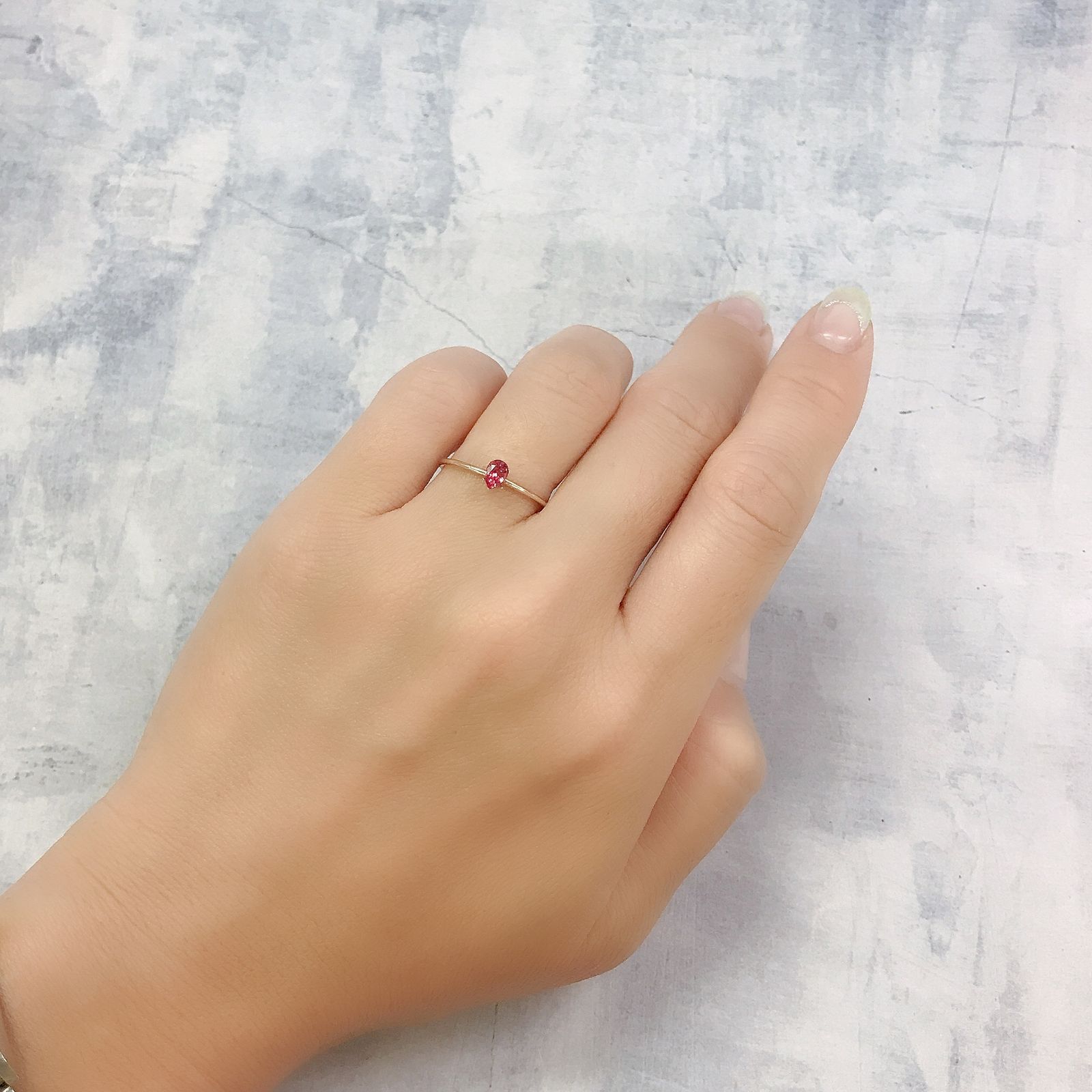 ホットピンクスピネル(宝石名ピンク・スピネル)タンザニア産 0.24ct 識別済[220817356]4.7x3.2mm前後
