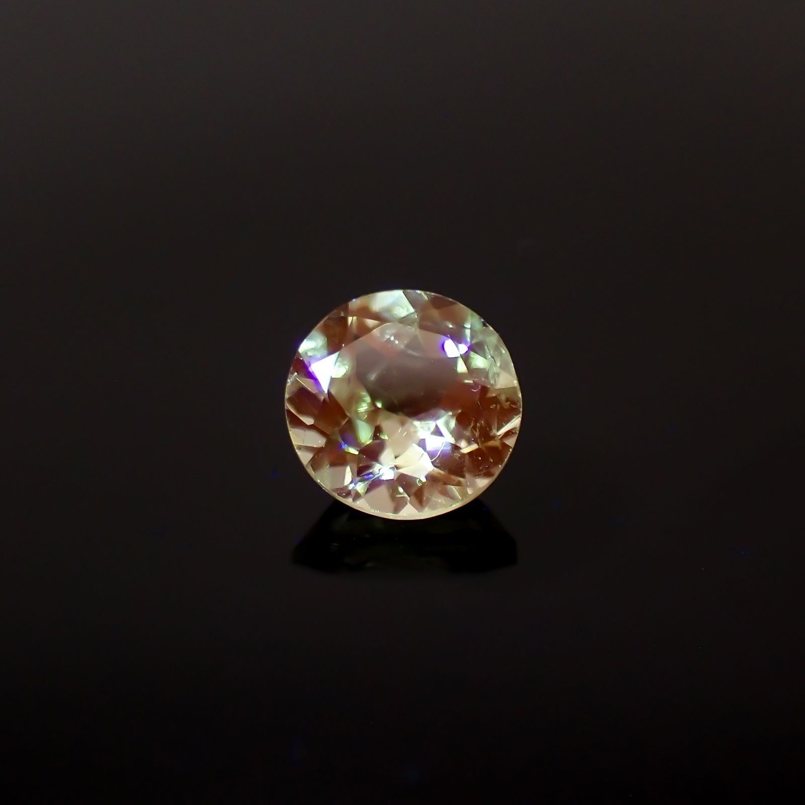 ミントガーネット タンザニア産 0.59ct / 5.2x5.2mm前後 [231023722]