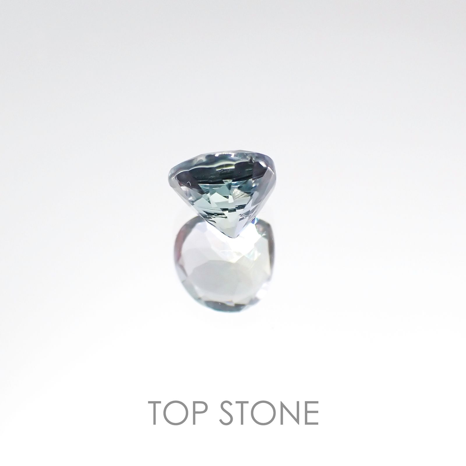 バイカラータンザナイト(宝石名タンザナイト) タンザニア産 0.58ct 識別済[20096422]5.2×5.2mm前後