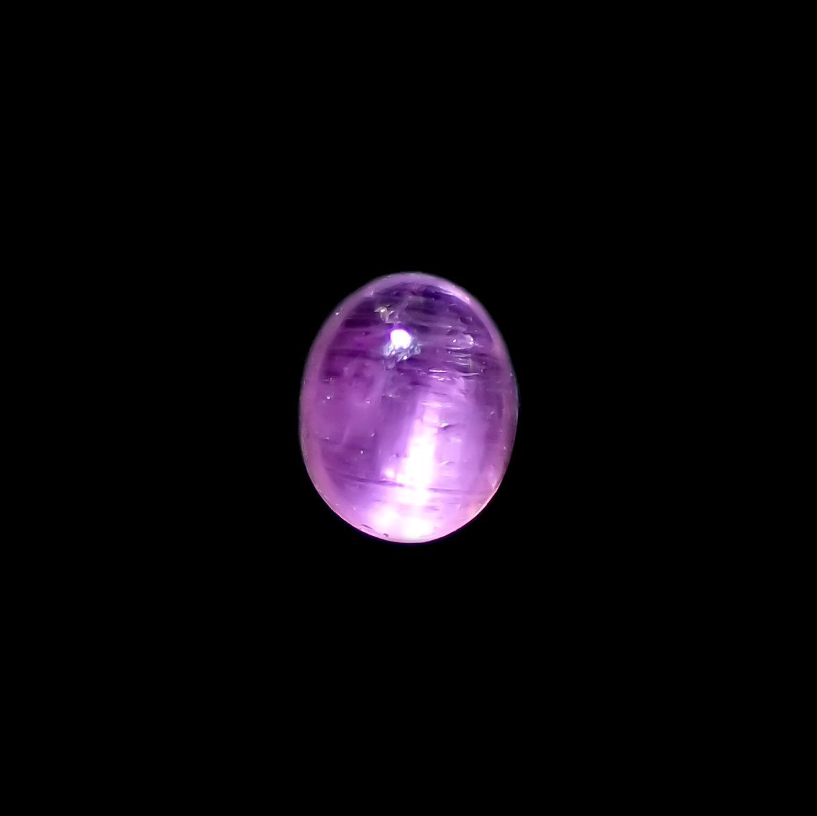 ペツォッタイトキャッツアイ(ラズベリル)(宝石名ペツォッタイト・キャッツアイ)マダガスカル産 0.575ct ソ付(彩珠)[220114350]5.3x4.3mm前後