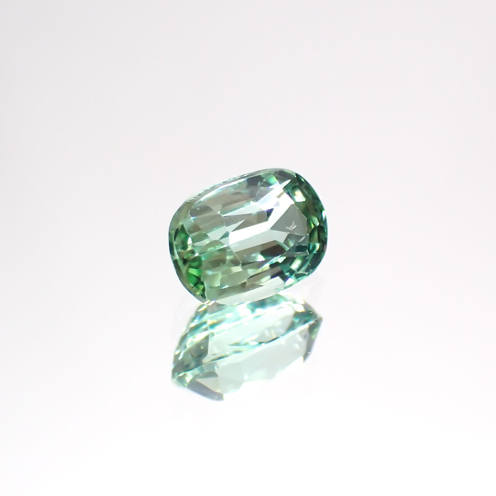 ブルーグリーントルマリン アフガニスタン産 0.59ct [220114091]5.8x4mm前後