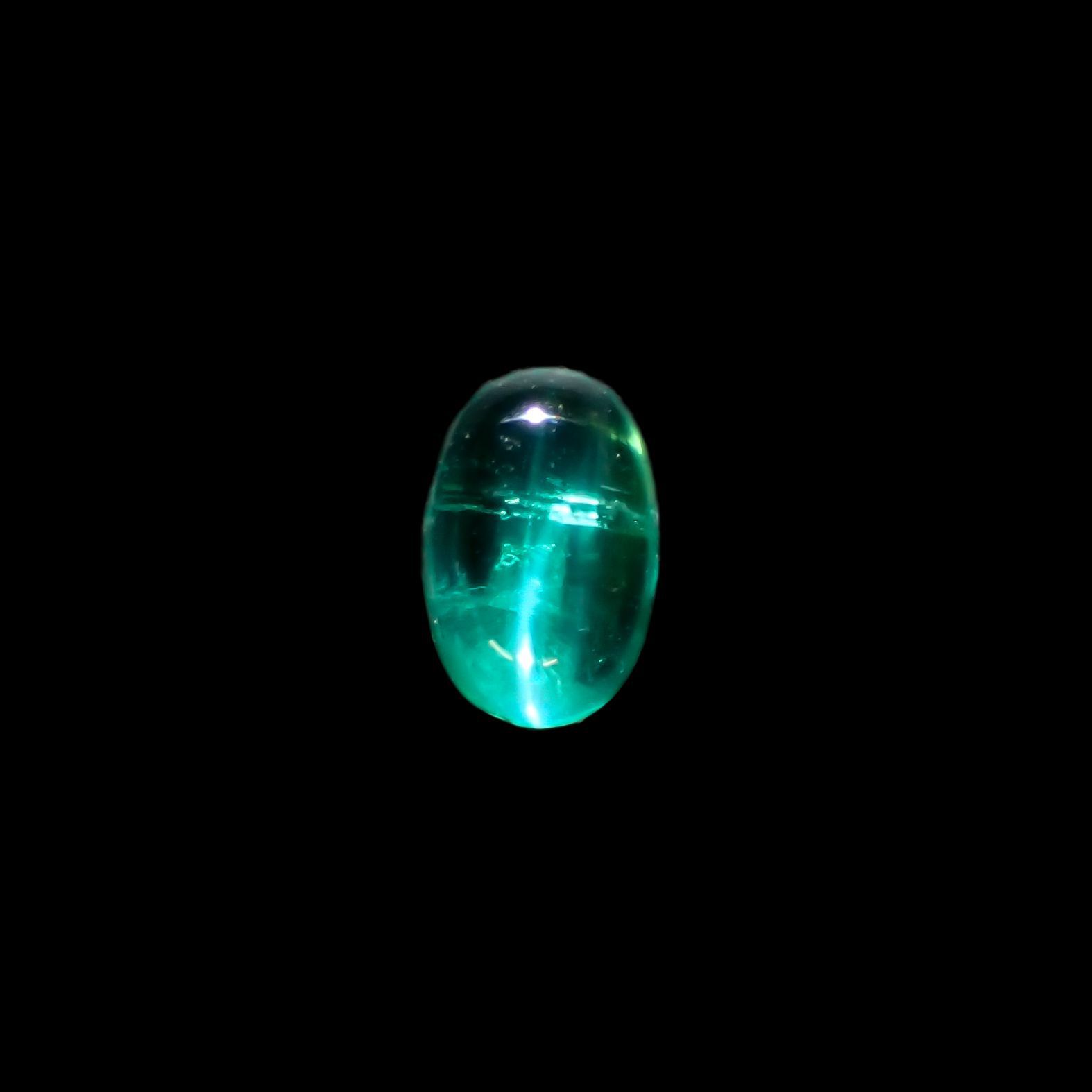 エメラルドキャッツアイ(宝石名エメラルド)コロンビア産 0.74ct 識別済[221018909]7x4.6mm前後
