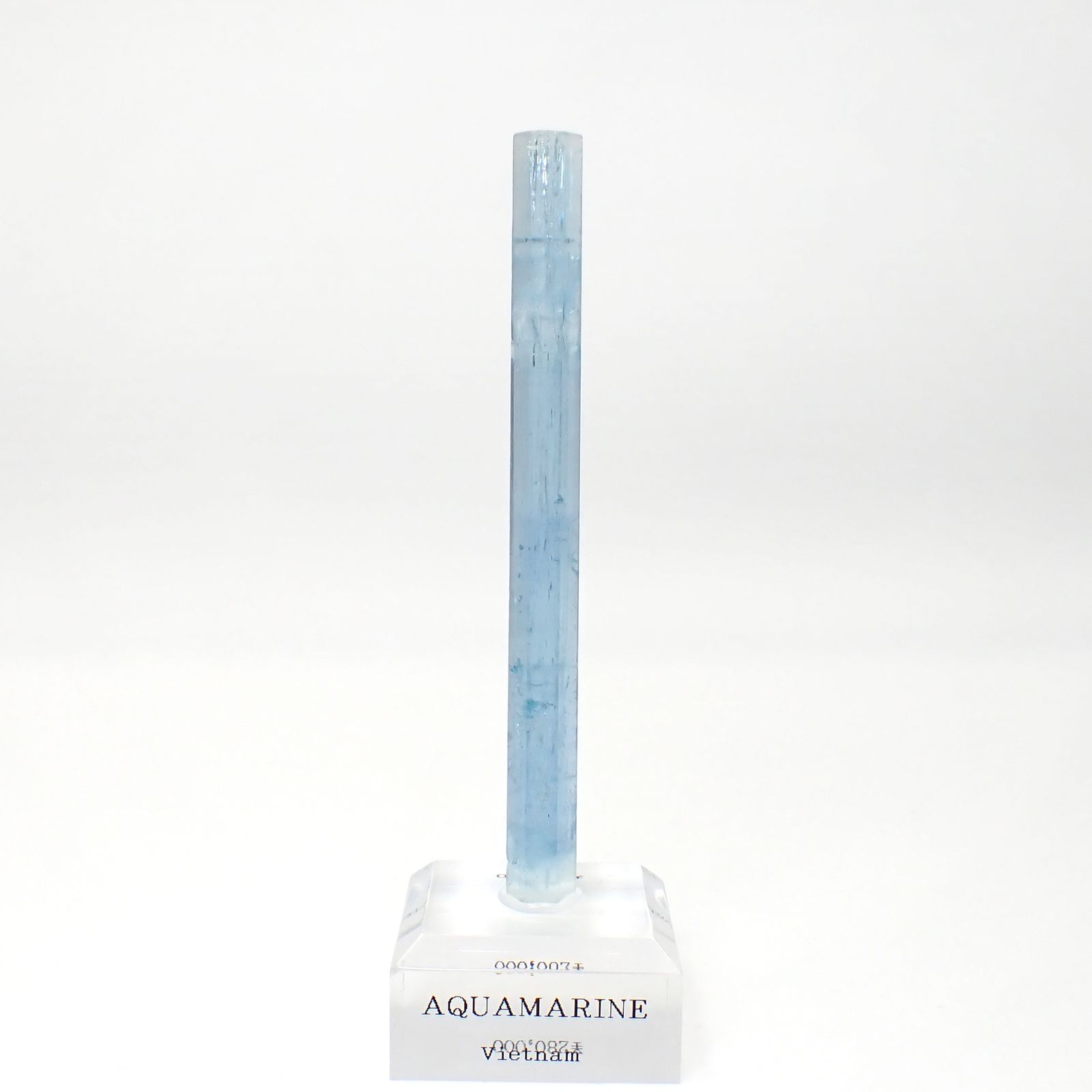 アクアマリン柱状結晶原石 ベトナム産 アクリル台座付き 88.87ct(17.77g) / 7.4x9.7x108.7mm前後 [260632331]