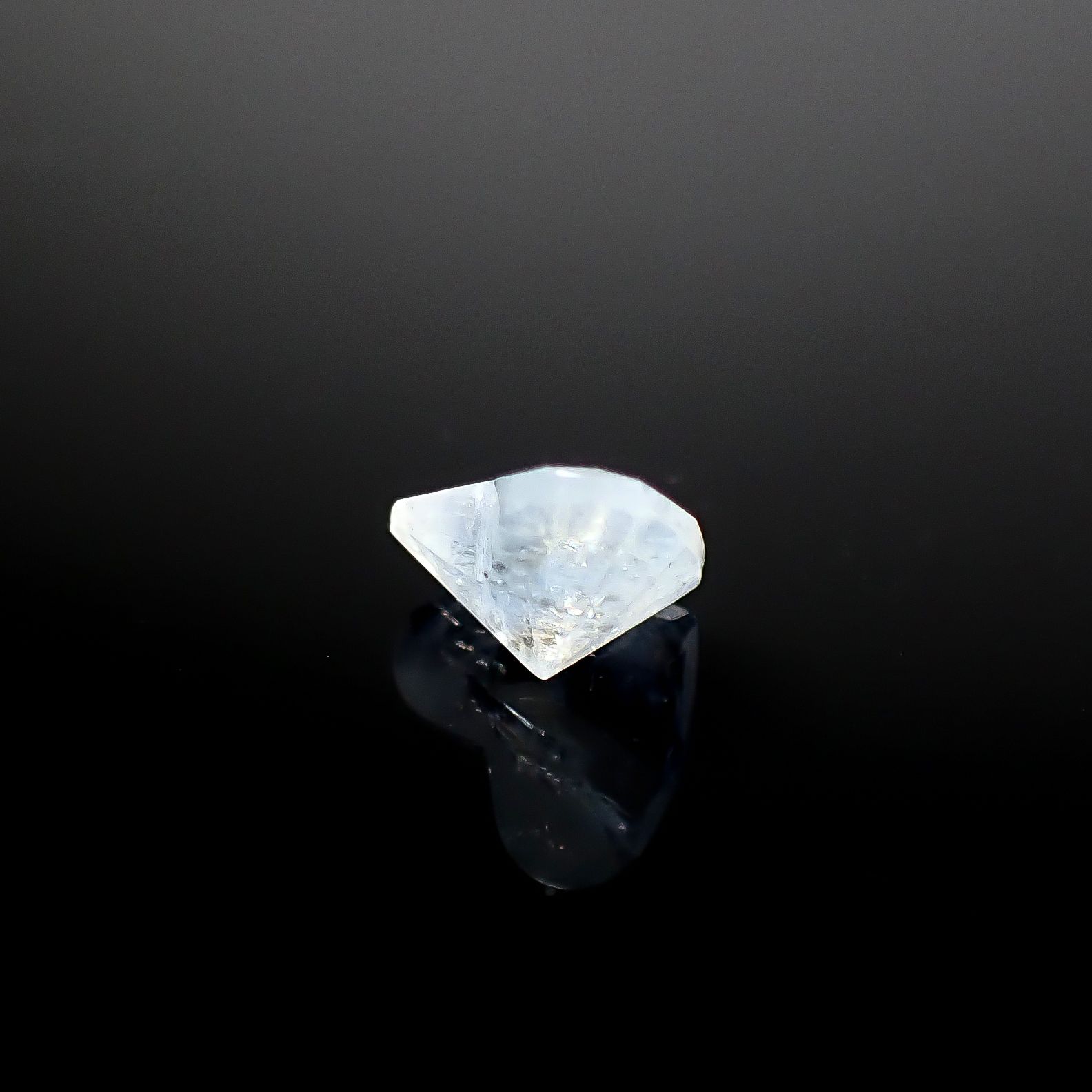 イリデッセンスアクアマリン ブラジル産 1.11ct [250730716]7x8.2mm前後