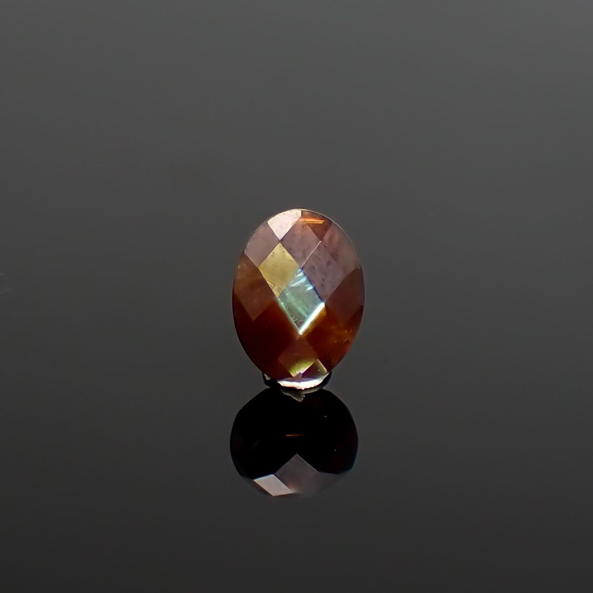 ◇リバーシブル・チェッカーカット◇レインボーガーネット 日本・奈良県産 2.11ct / 9.1x6.9mm前後 [260432083]